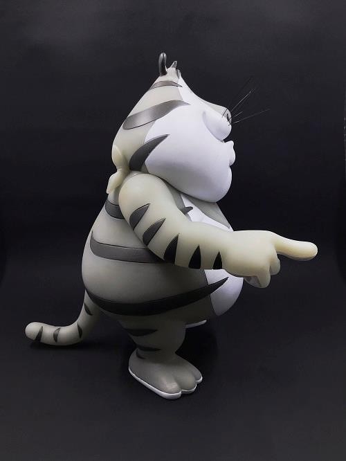 FAT TONY LIMITED MONOTONE DESIGNER VINYL FIGURE RON ENGLISH CEREAL KILLER SERIES