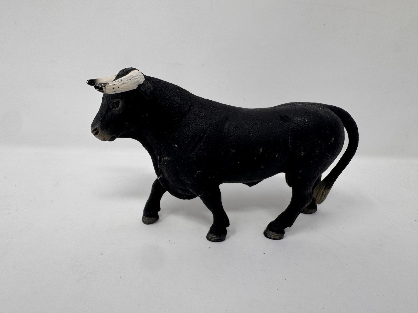 Schleich Retired 2017 Black Bull White Horns Farm Animal Figure