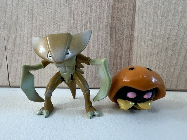 POKEMON TOMY CGTSJ VINTAGE 1999 KABUTO & KABUTOPS FIGURES