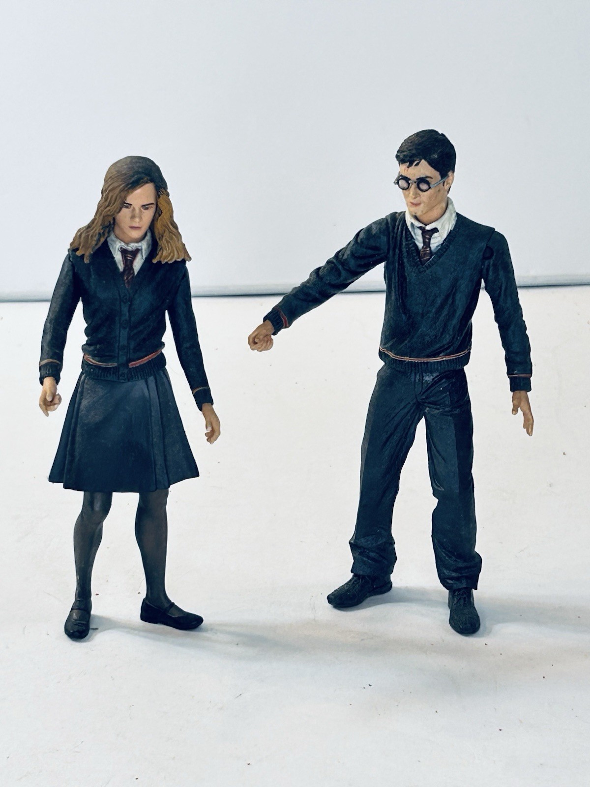 Harry Potter and the Order of the Phoeniix NECA Harry & Hermione 6” Figures