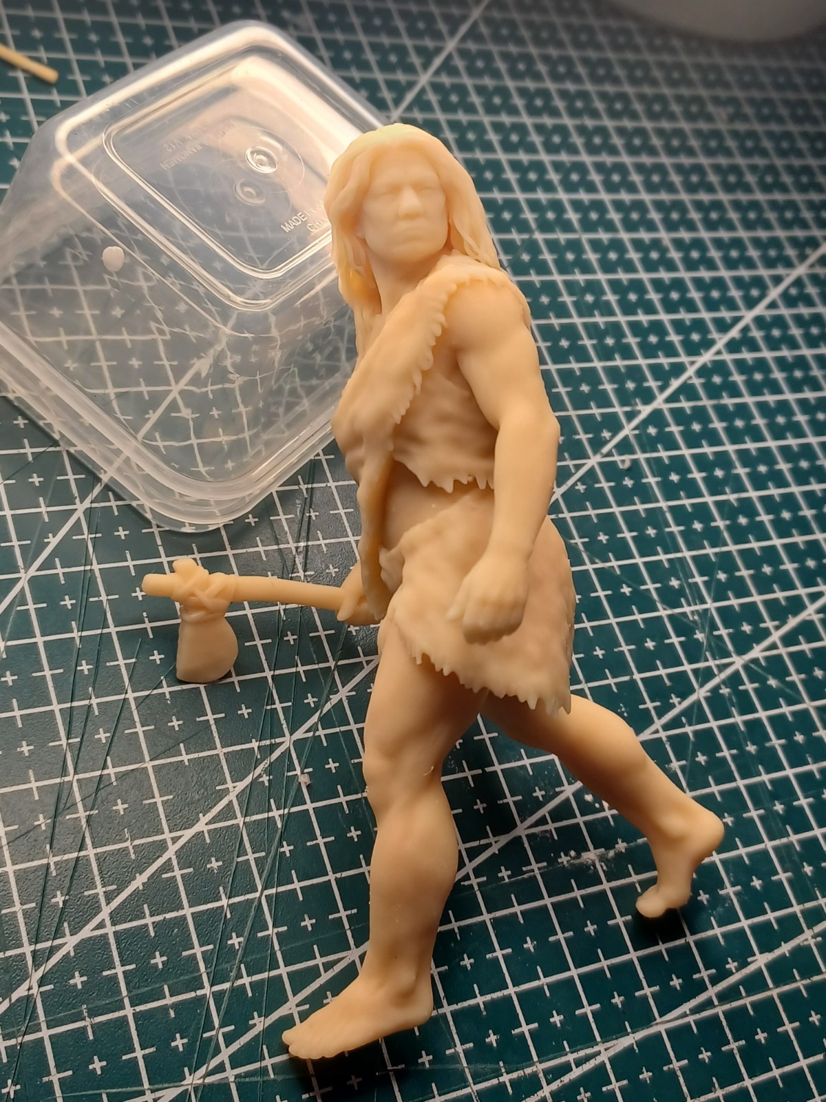 1/13 Scale Neanderthal Cavewoman Aurora Sized Prehistoric Resin Kit Unpainted