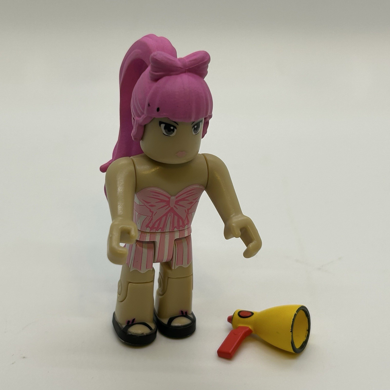 Roblox 3″ Figure Classics Celebrity Series 3 Royale High Drama Teacher *No Code