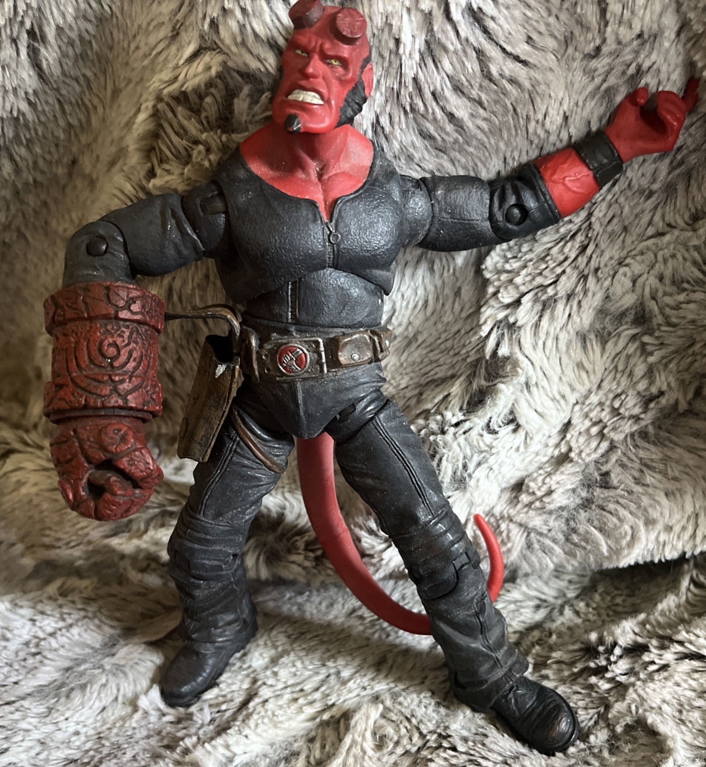 Mezco Hellboy 2004 Stealth Outfit Figure Missing Gun