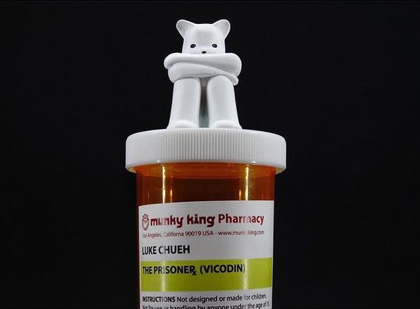 THE PRISONER VICODIN EDITION MINI RESIN FIGURE BY LUKE CHUEH MUNKY KING