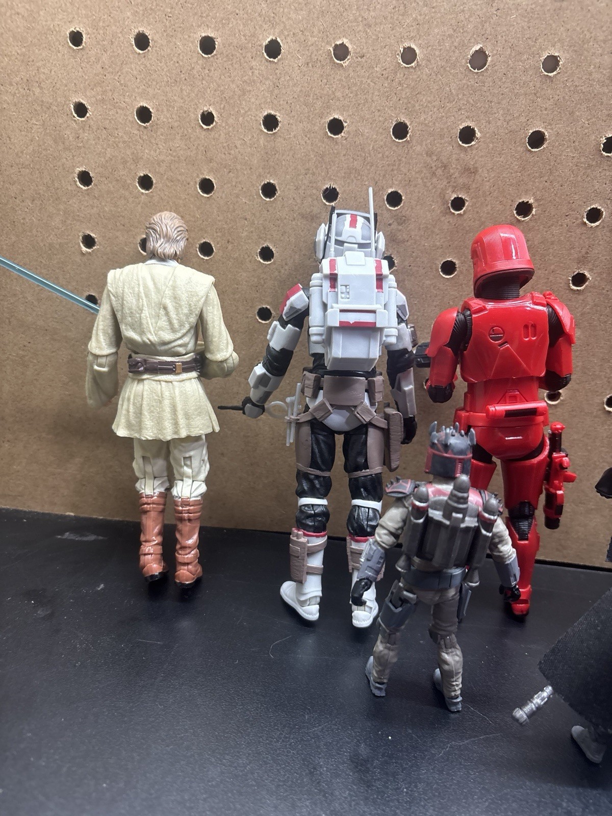 13 Star Wars figures ranging in size and origin see description for details!