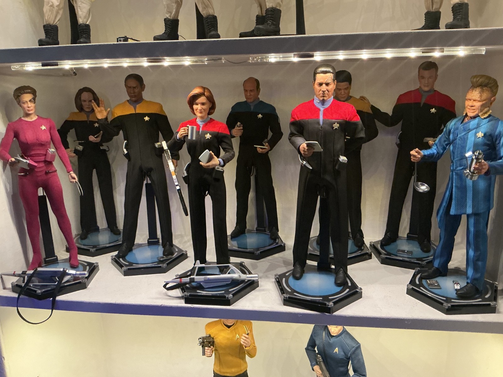 EXO-6 1/6 Scale figure lot: STAR TREK VOYAGER