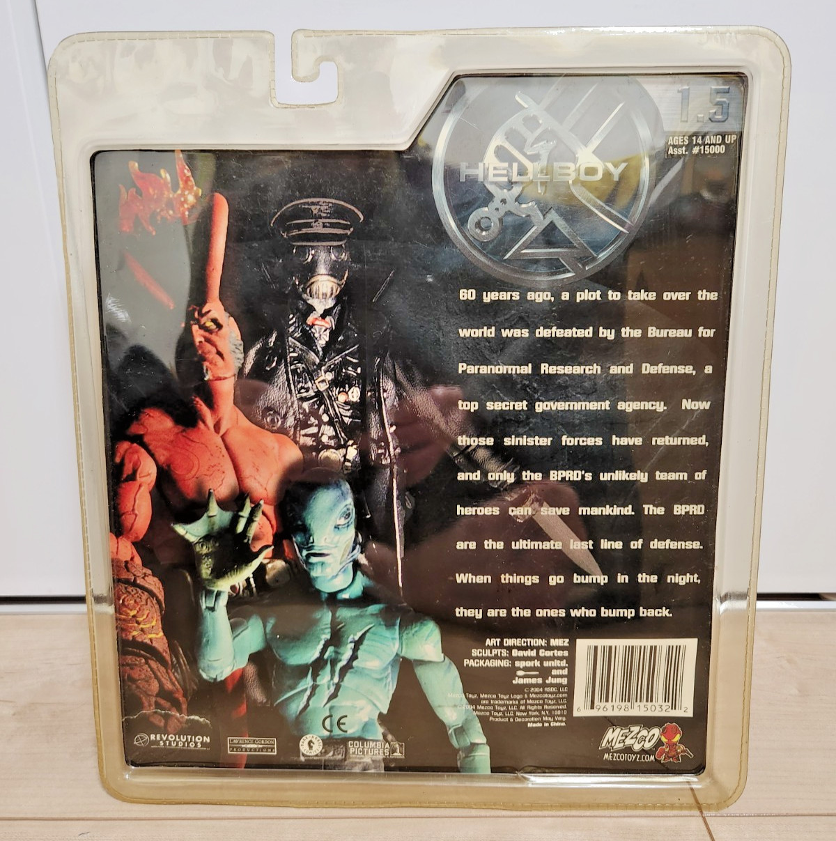 Mezco Hellboy 1.5 Figure w/ Dumbell MOC SEALED New
