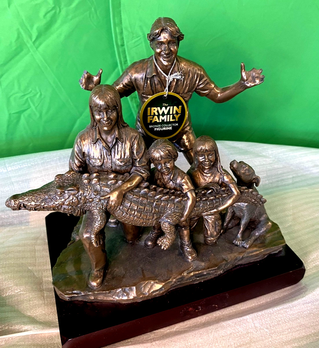 STEVE IRWIN FAMILY CROCODILE HUNTER BRONZE COLLECTOR FIGURINE LIMITED ED. 🦘