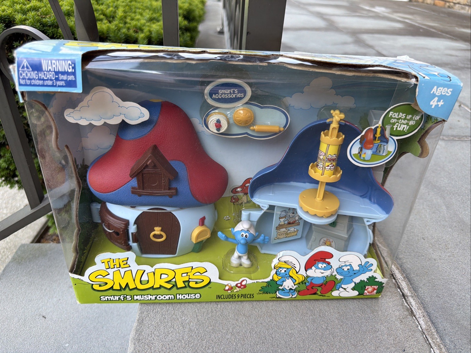 The Smurfs Blue Smurf’s Mushroom House 2008 Jakks Play Along Brand New Sealed