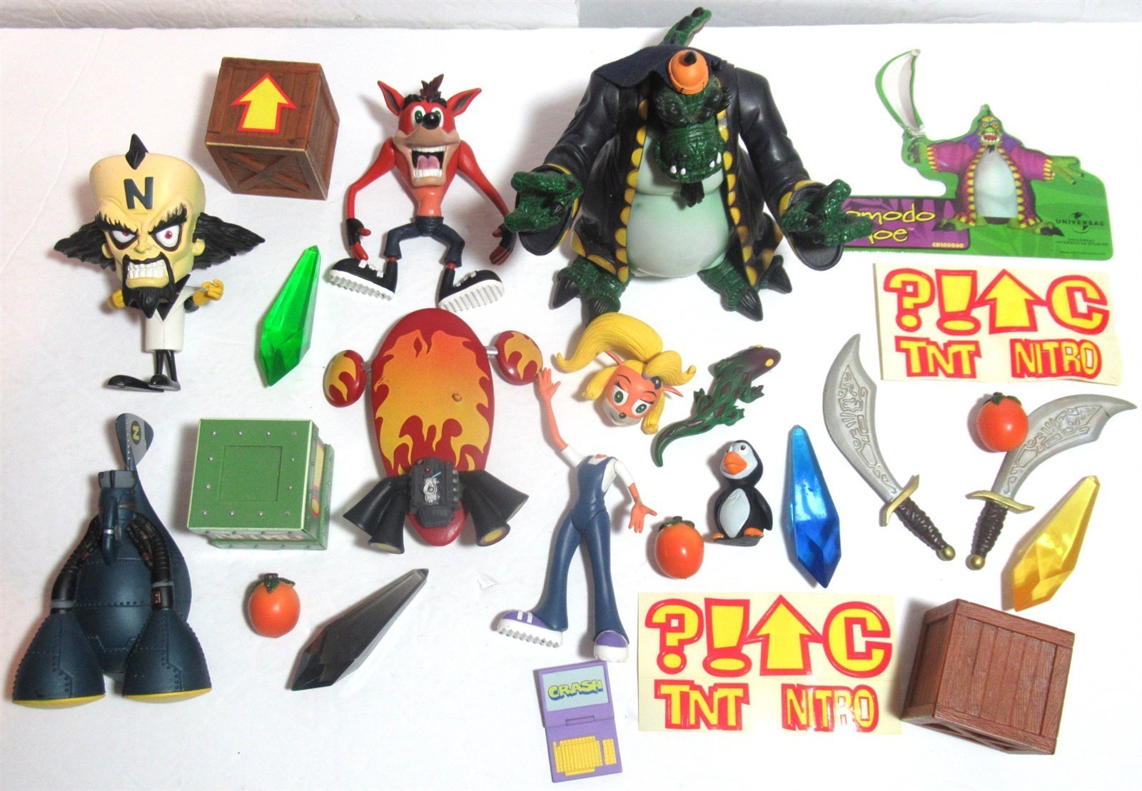 Lot Vtg 1998 Resaurus Crash Bandicoot Toy Action Figures & Accessories Gems