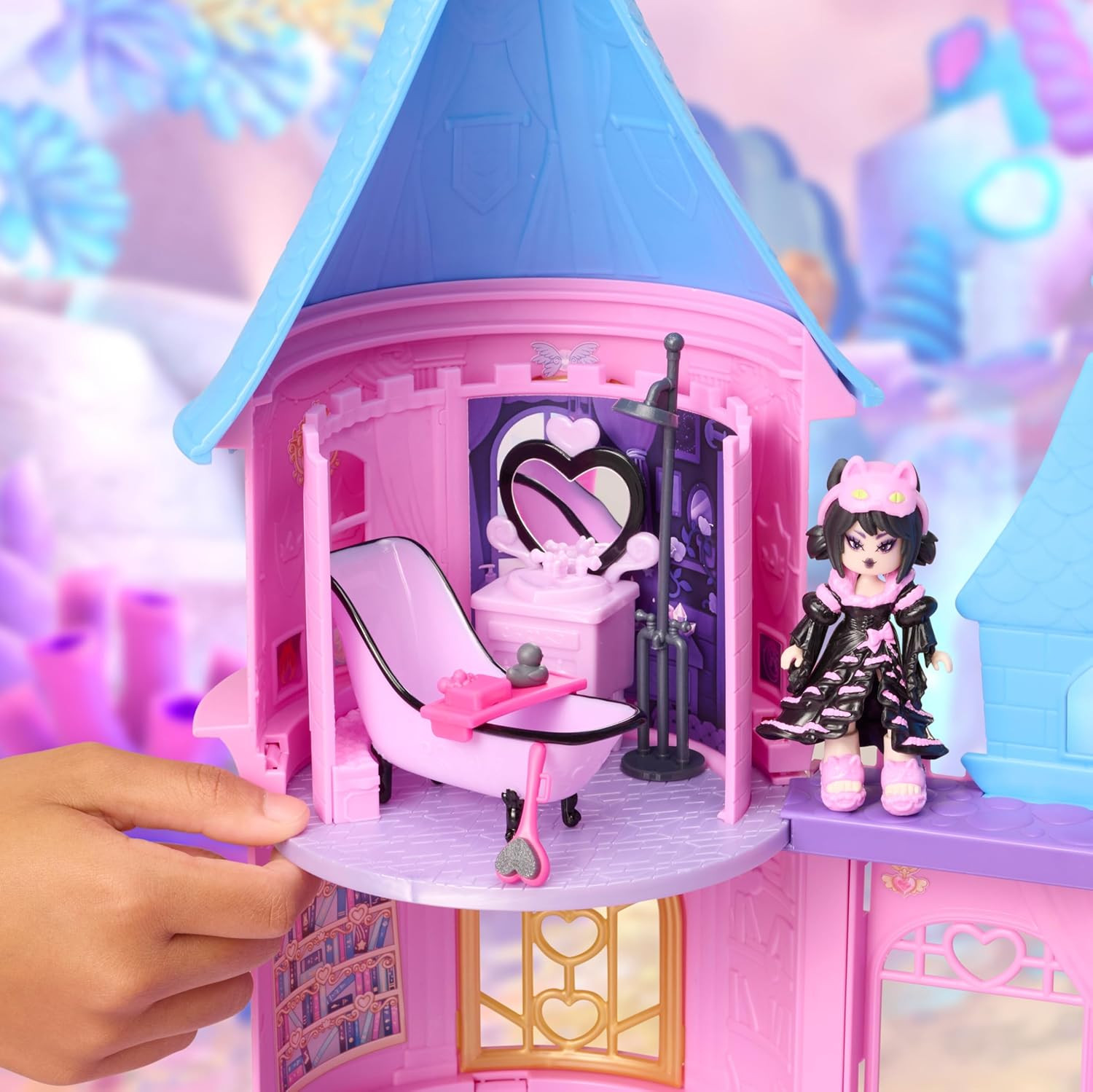 Royale High Powder Room Playset – 1 Doll, 6 Accessories – Fits inside Castle Pla