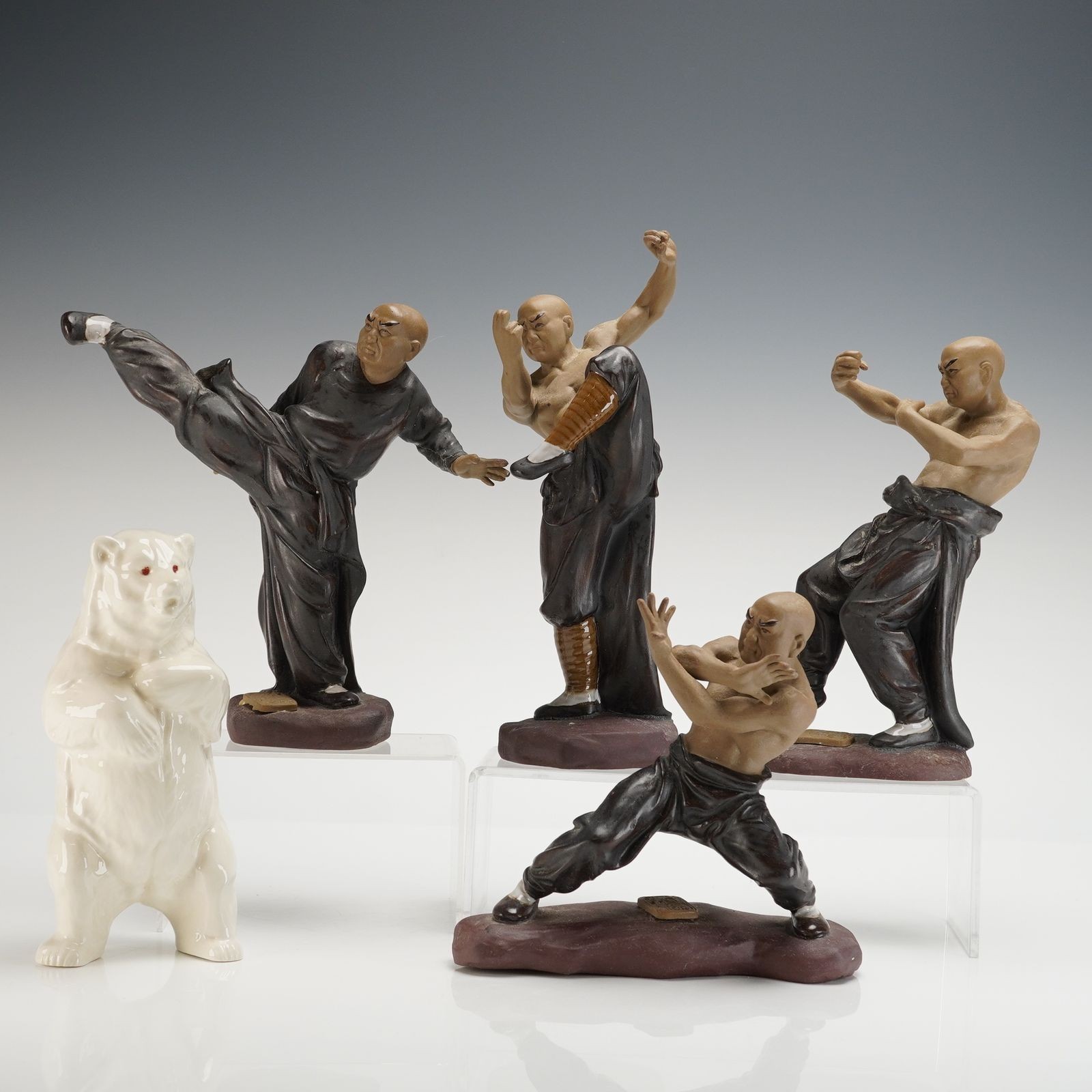 Shaolin Monk Chinese Kung Fu MARTIAL ARTS Figurines w/Polar Bear – Lot 344