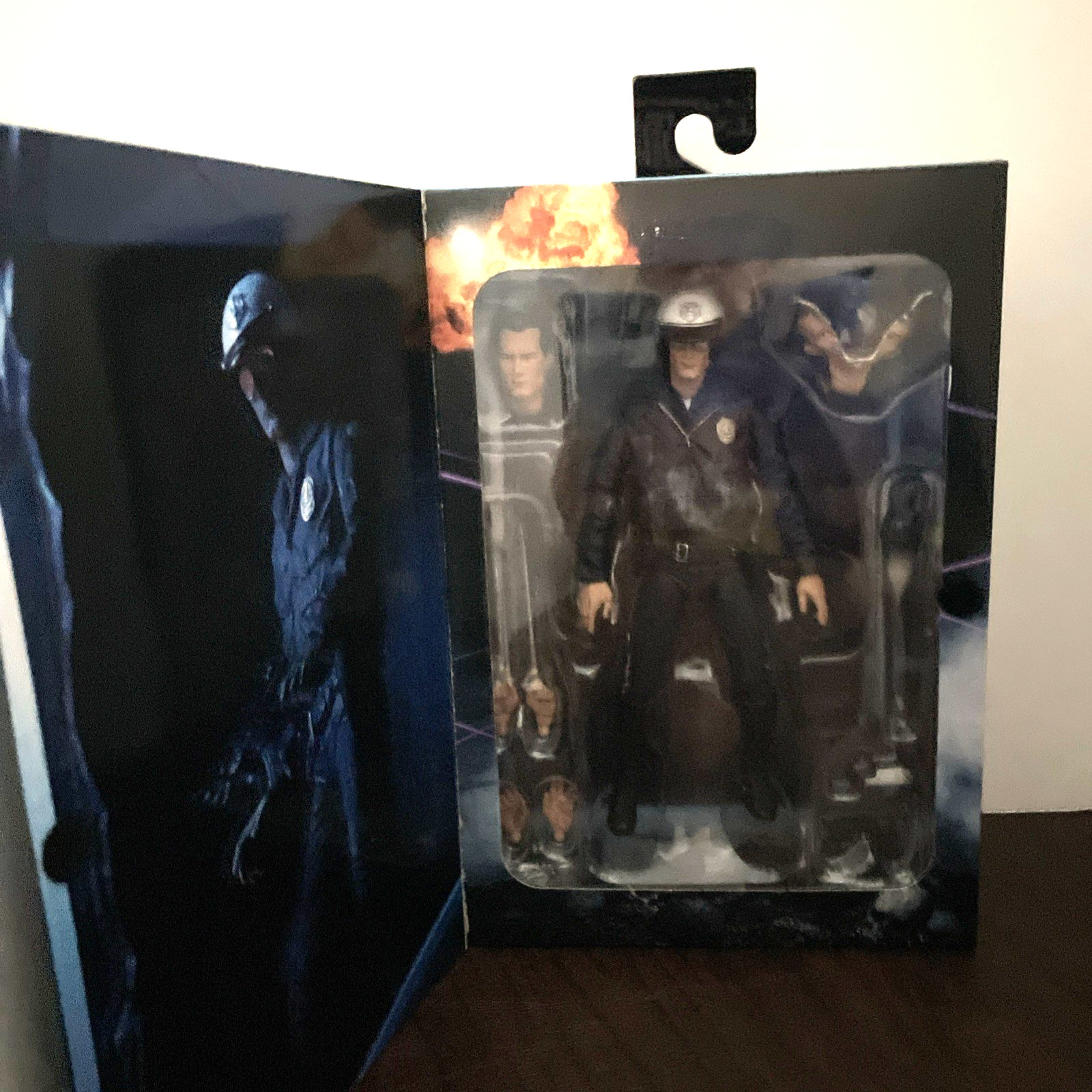 NECA Terminator 2 JUDGMENT DAY T-1000 Motorcycle Cop 7 inch Action Figure