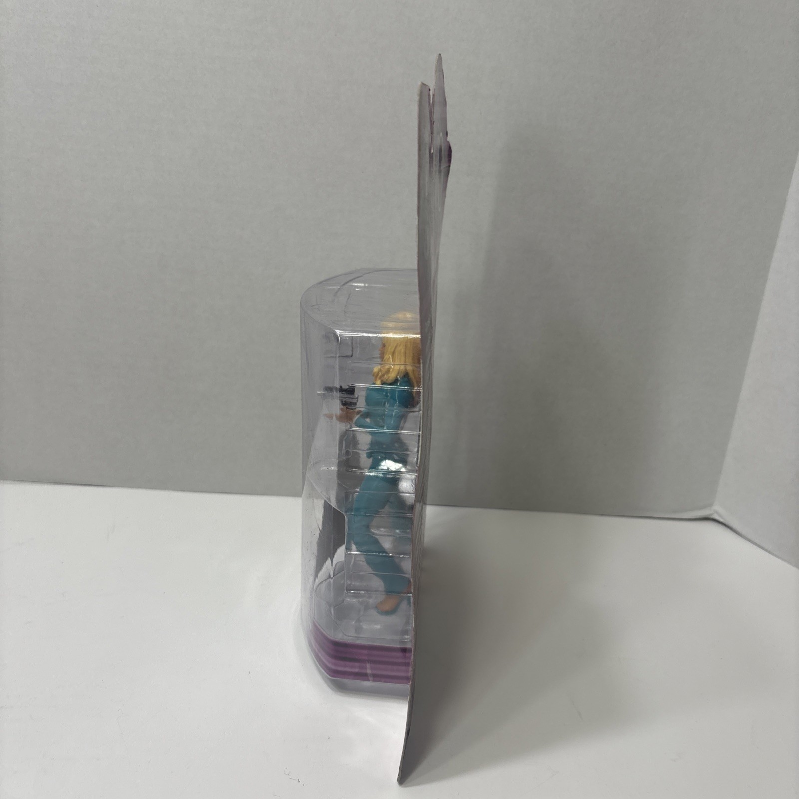 2000 PLAY ALONG–VIP TV SHOW–PAMELA ANDERSON AS VALLERY IRONS FIGURE (NEW)