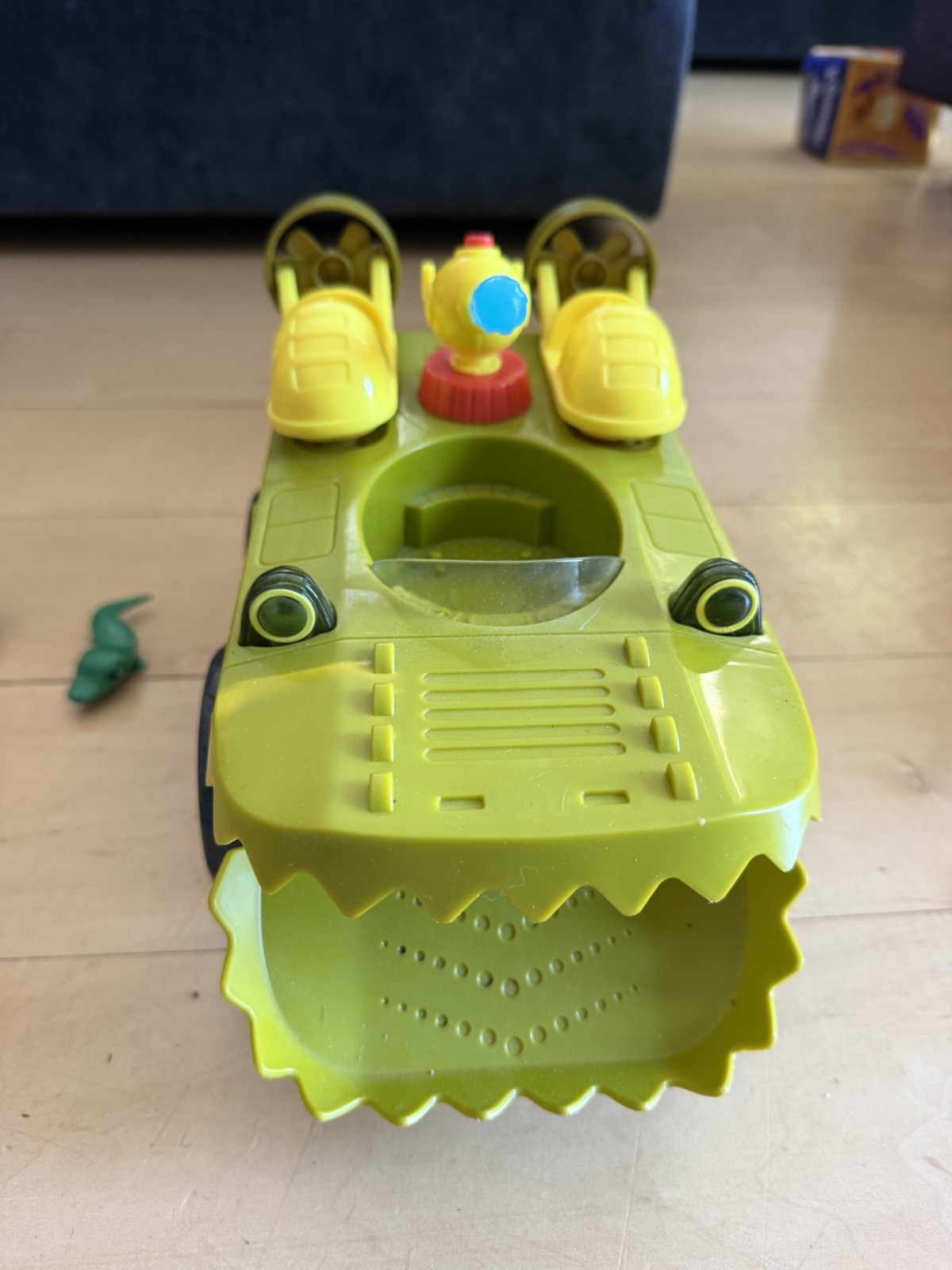 Fisher Price Octonauts RC Gup K Vehicle Race Chomp Action- Two remote controls