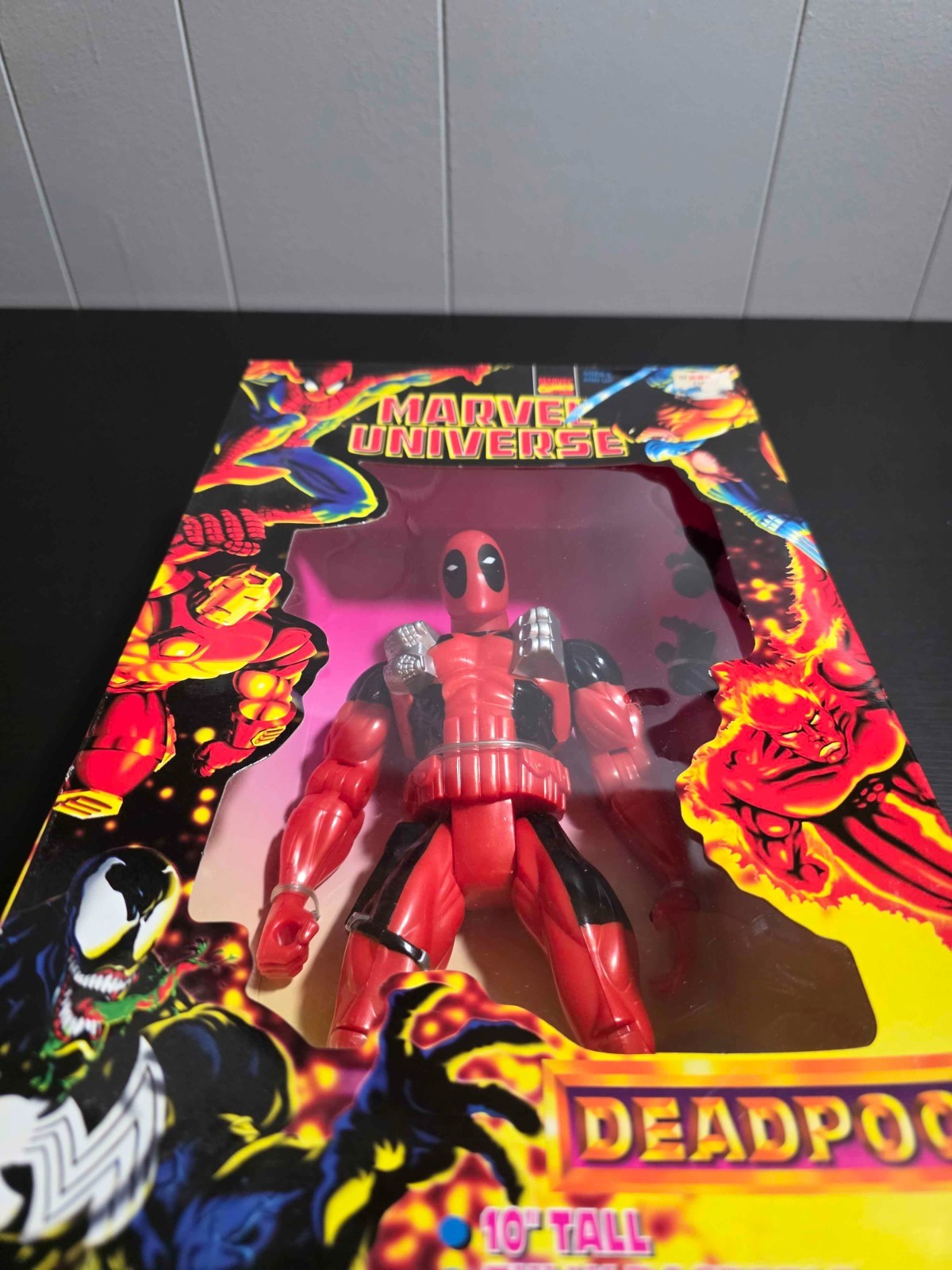 1997 TOY BIZ MARVEL UNIVERSE DEADPOOL 10″ FIGURE – NEW IN BOX
