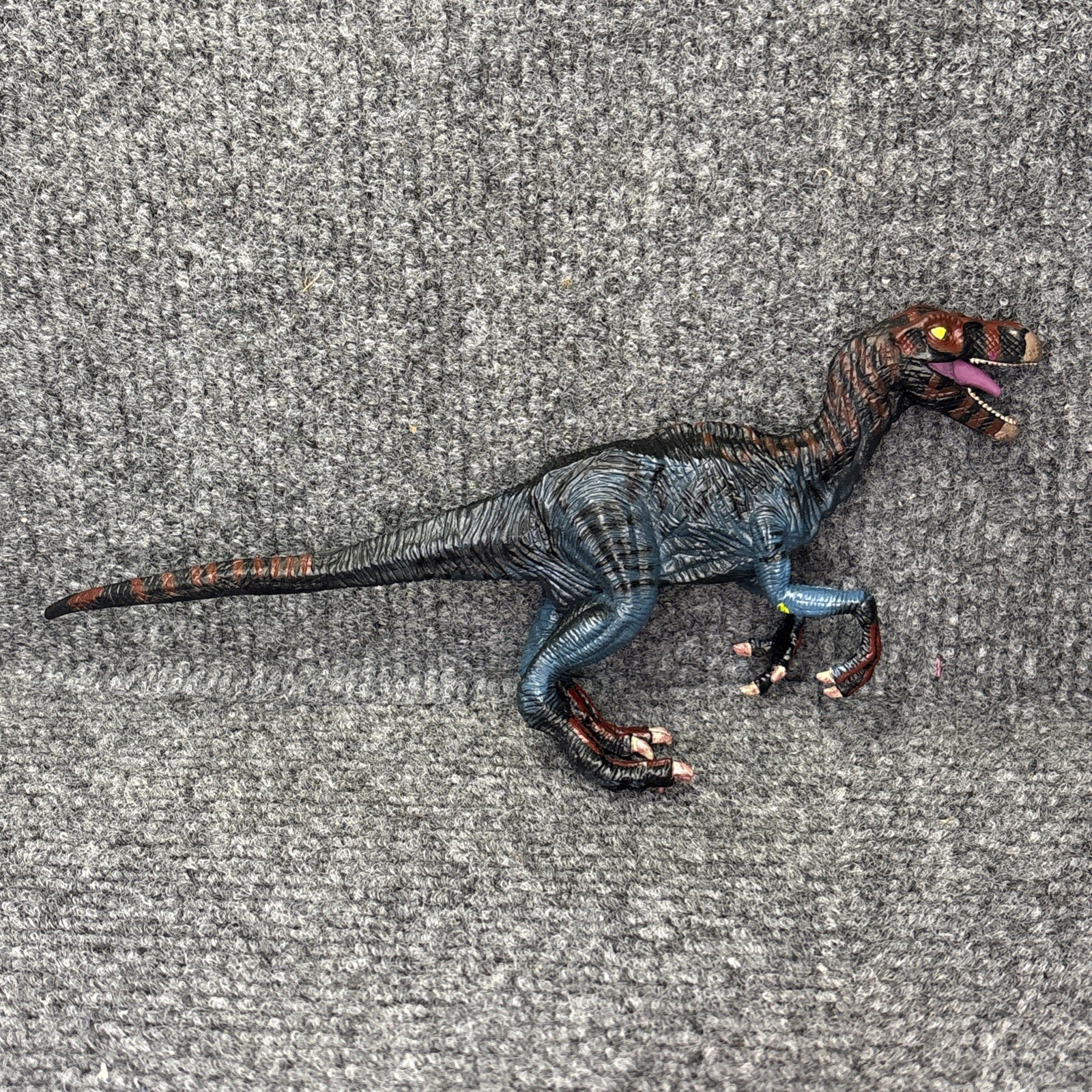 RESAURUS Velociraptor Museum Line Collectible Dinosaur Figure ~4 inch Tall