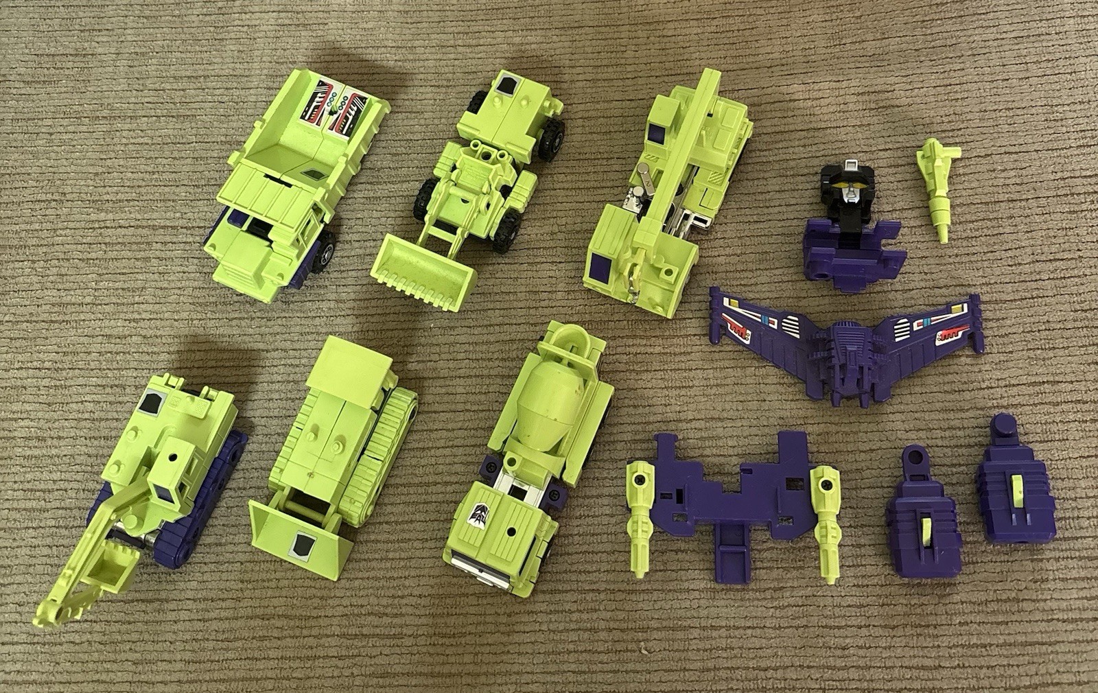 VINTAGE 1980’S HASBRO G1 TRANSFORMERS CONSTRUCTICON DEVASTATOR Lot & Parts