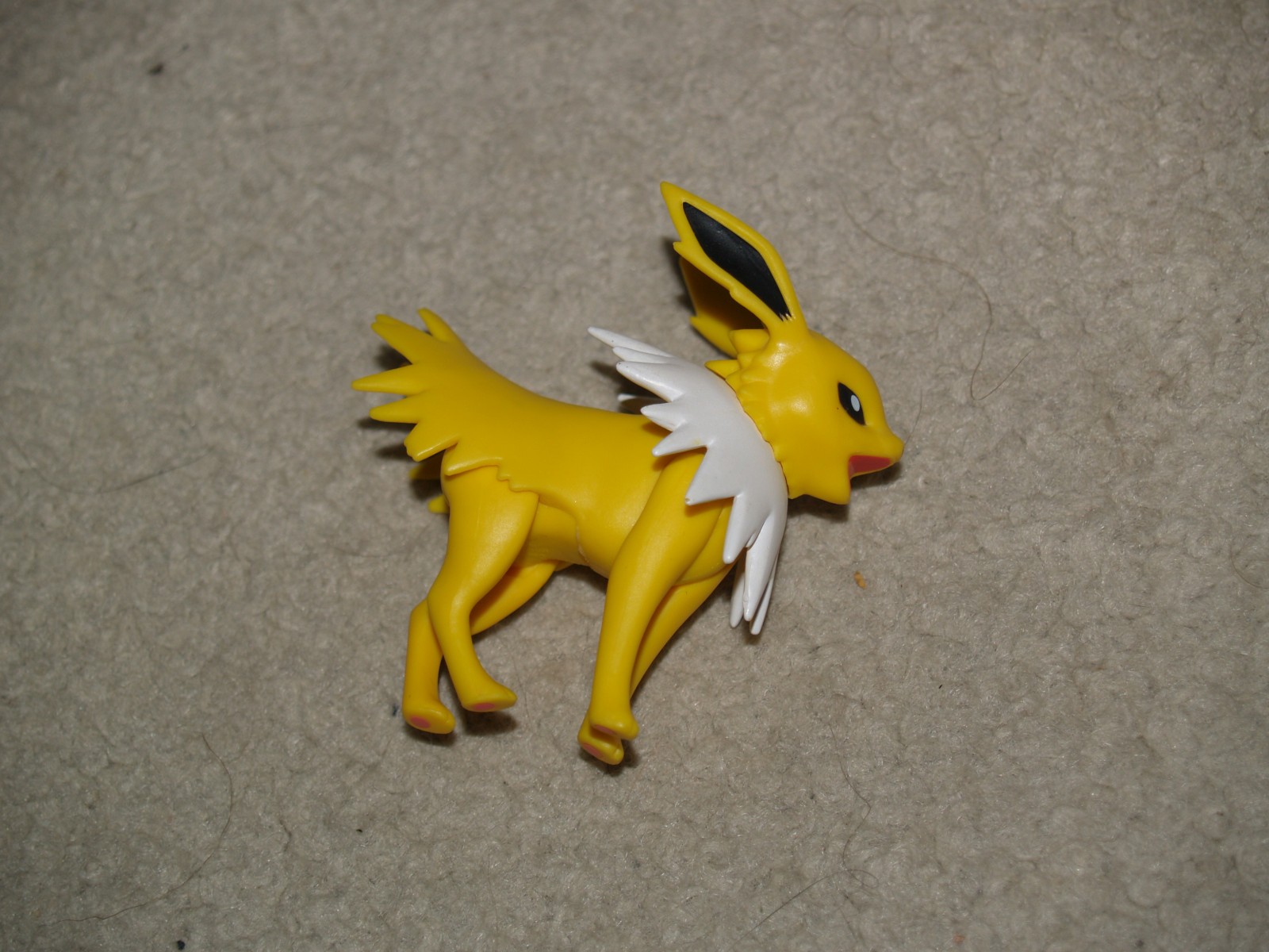 2017 Pokémon Jolteon 3” Articulated Figure Tomy Nintendo