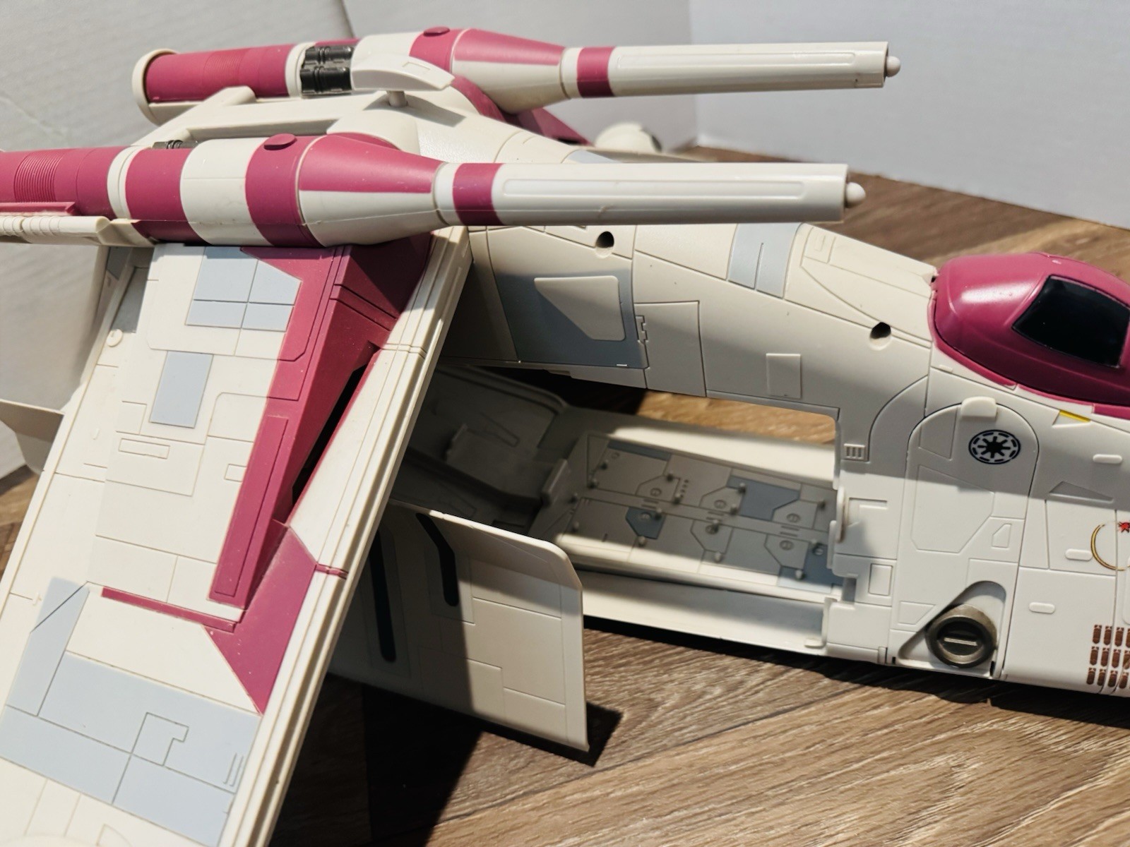 2009 Hasbro Star Wars REPUBLIC GUNSHIP CRUMB BOMBER Toys-R-Us Exclusive