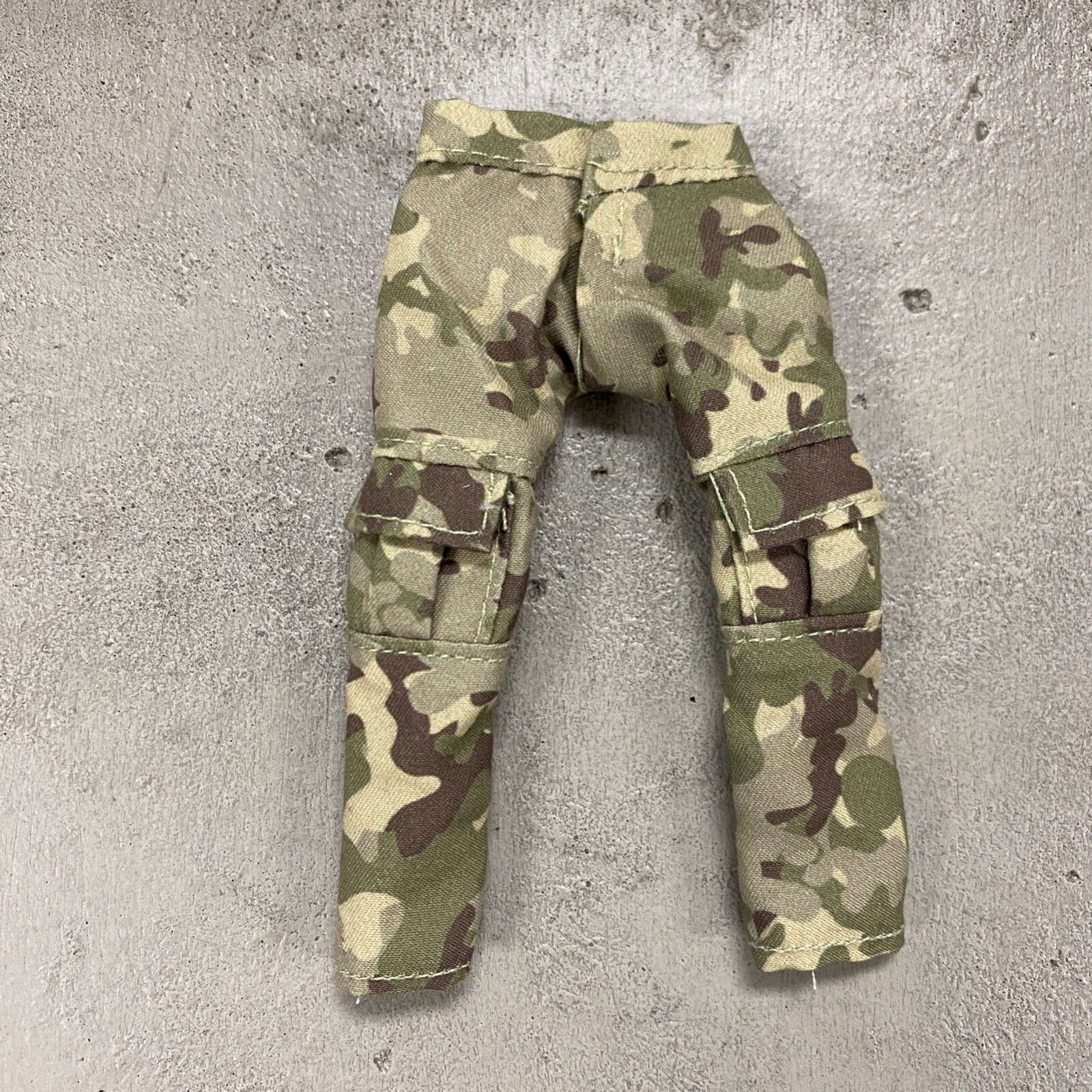 SU-CGSCAM-TAN: 1/12 Tan Camo Military Pants for 6″ Nota Mezco slim body
