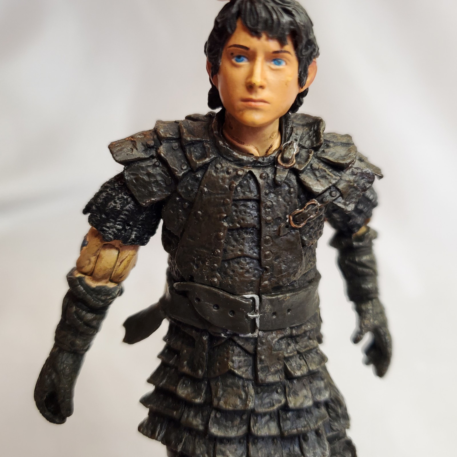 The Lord Of The Rings: The Return Of The King – FRODO w/Goblin Disguise Figure!