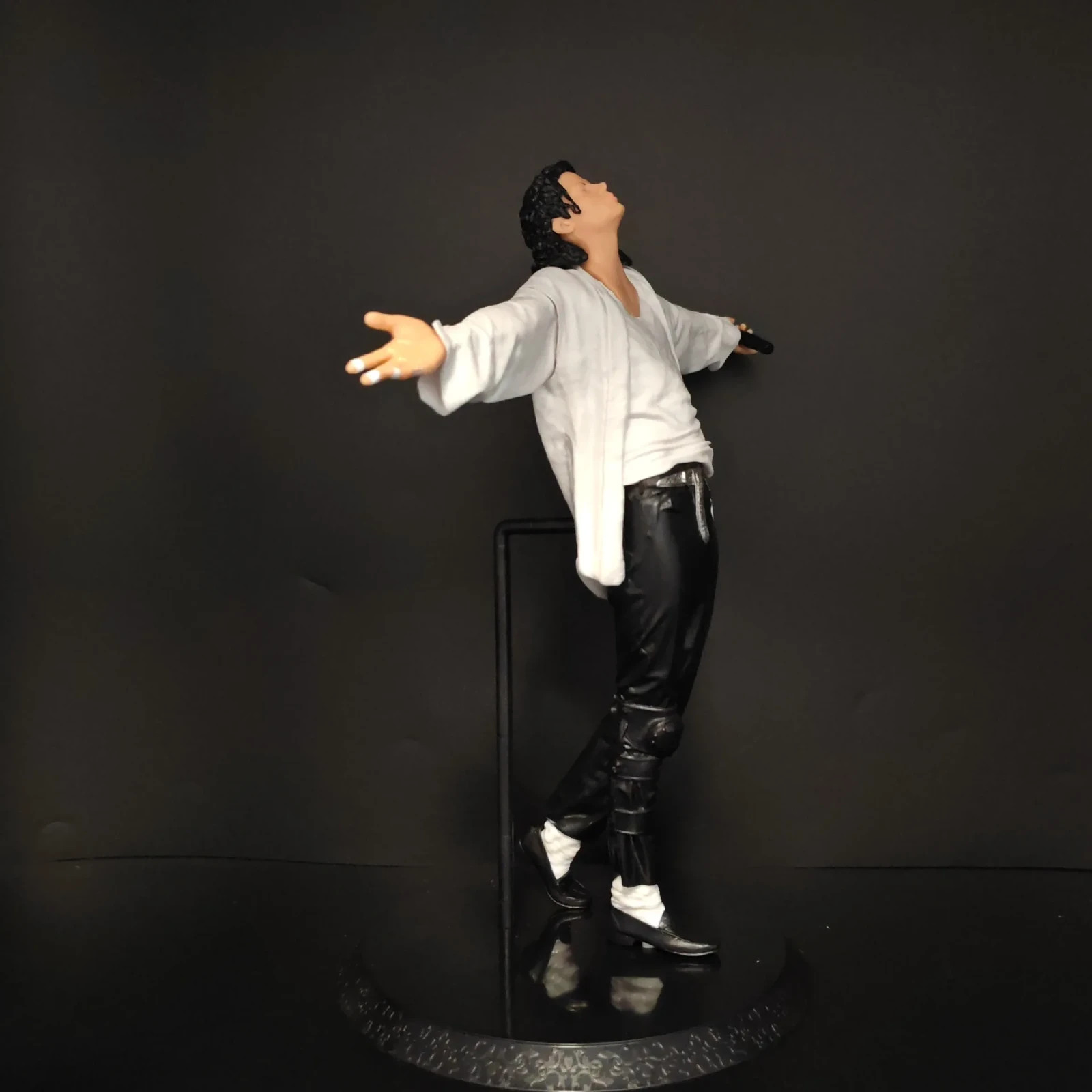 Michael Jackson Action Figure Collectible Statue Desk Ornament Gift for Fans