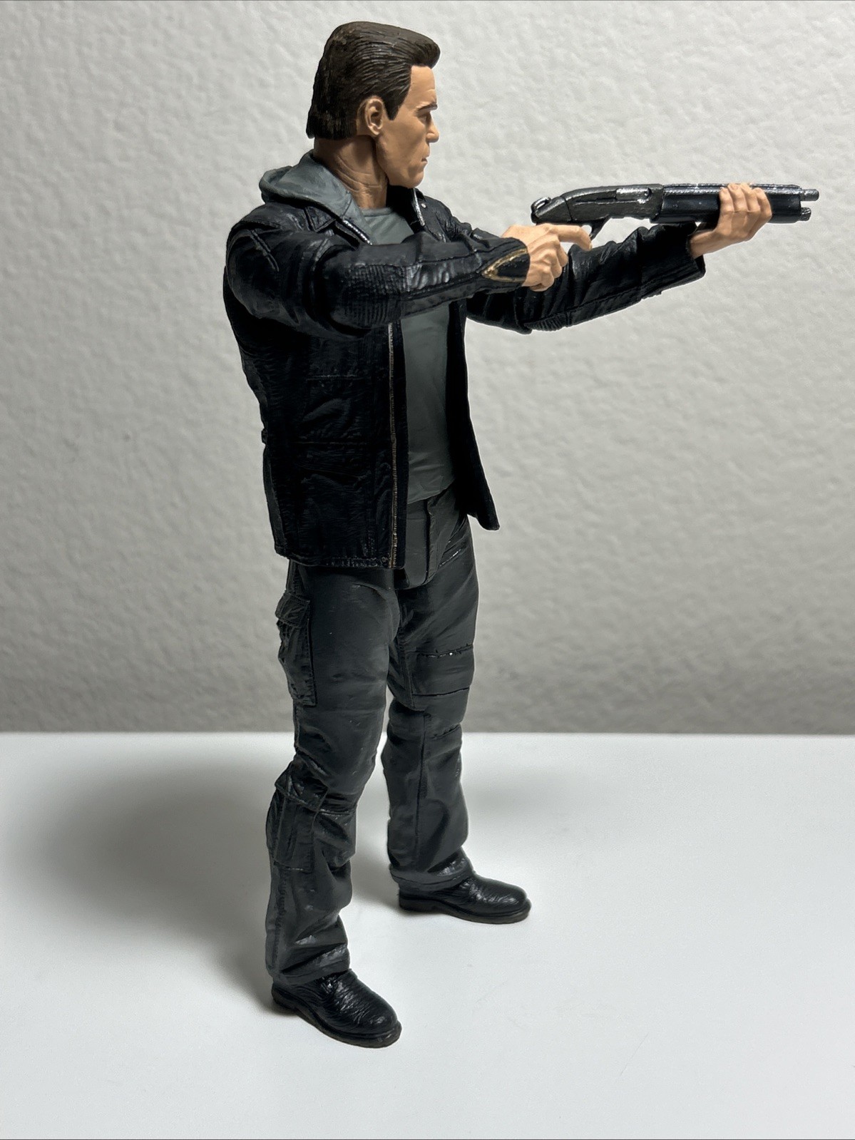 NECA T-800 Guardian TERMINATOR GENISYS Action Figure NECA Schwarzenegger LOOSE