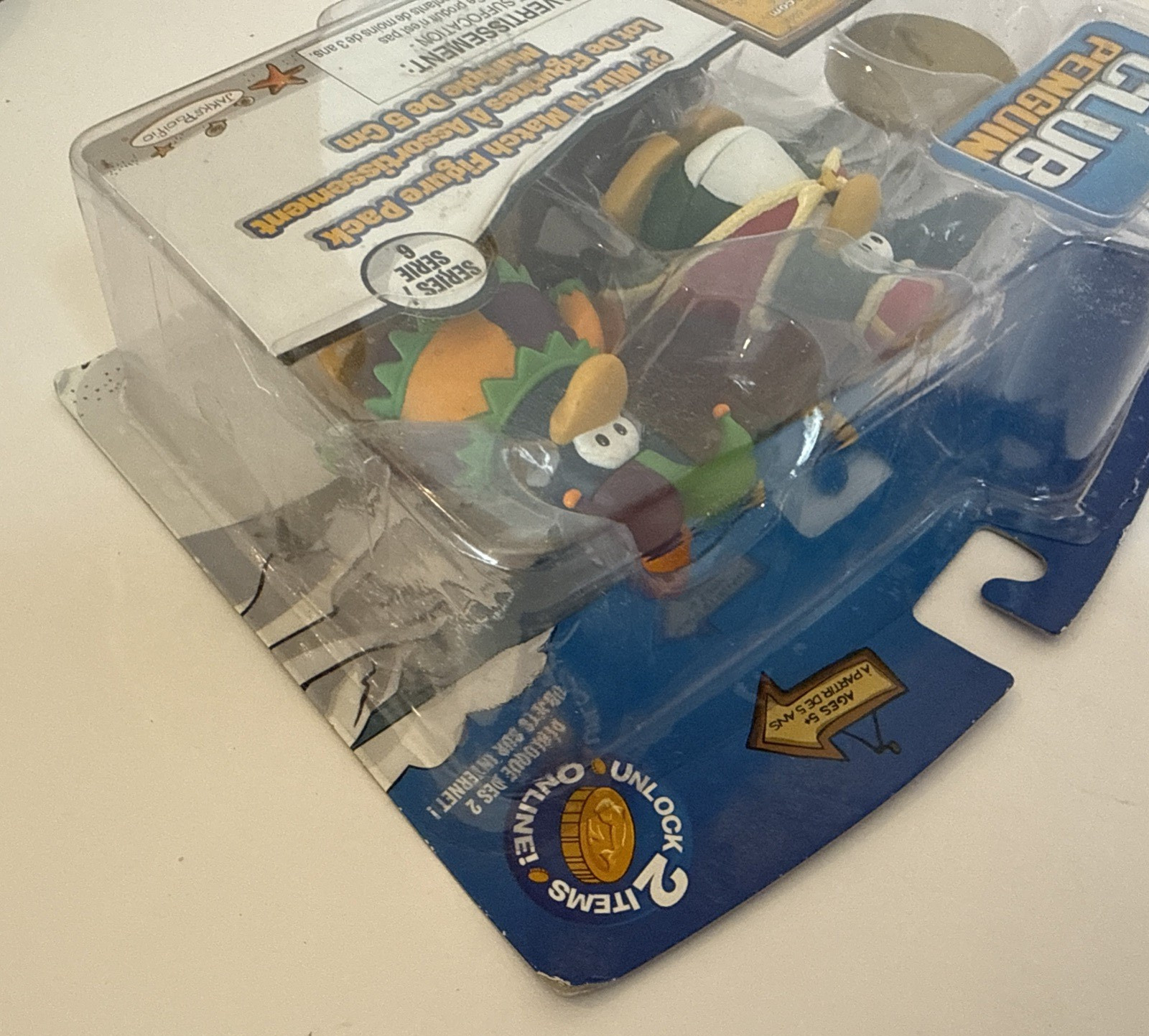 NEW Disney Club Penguin 2″ King & Court Jester Mix ‘N Match 2 Piece Figure Pack