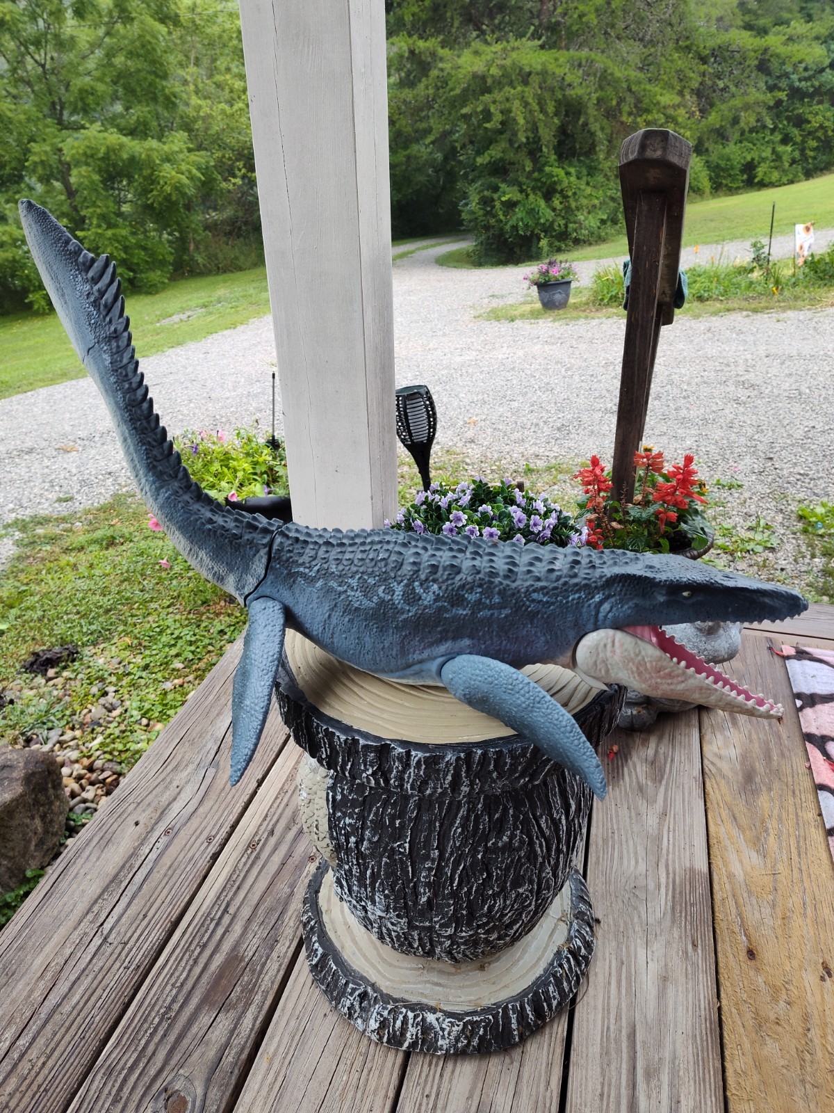 JURASSIC WORLD: Super Colossal Mosasaurus Real Feel Water Toy Dinosaur 28”