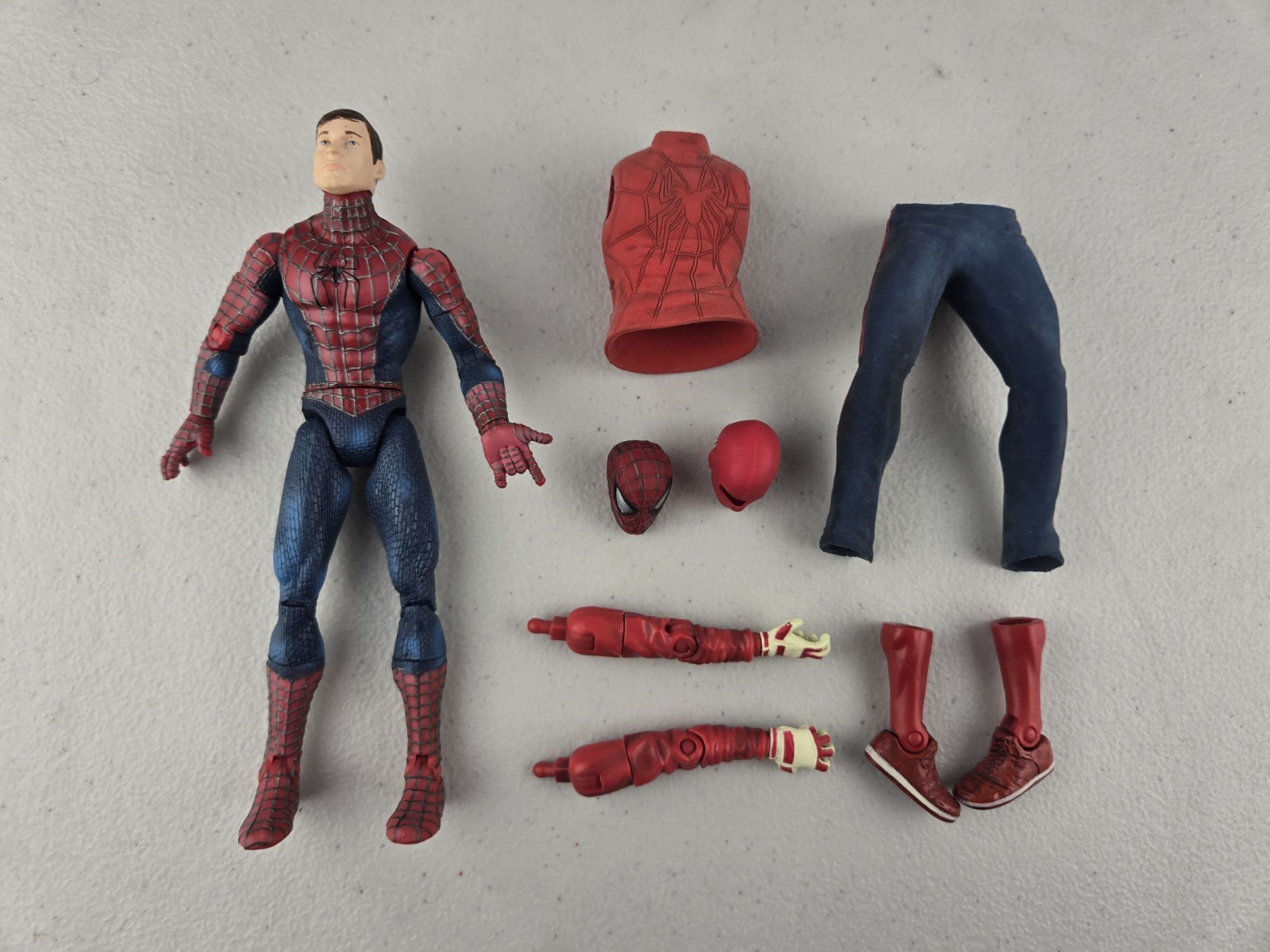Spider-Man Wrestler Tobey Maguire Action Figure 2002 Complete See Description