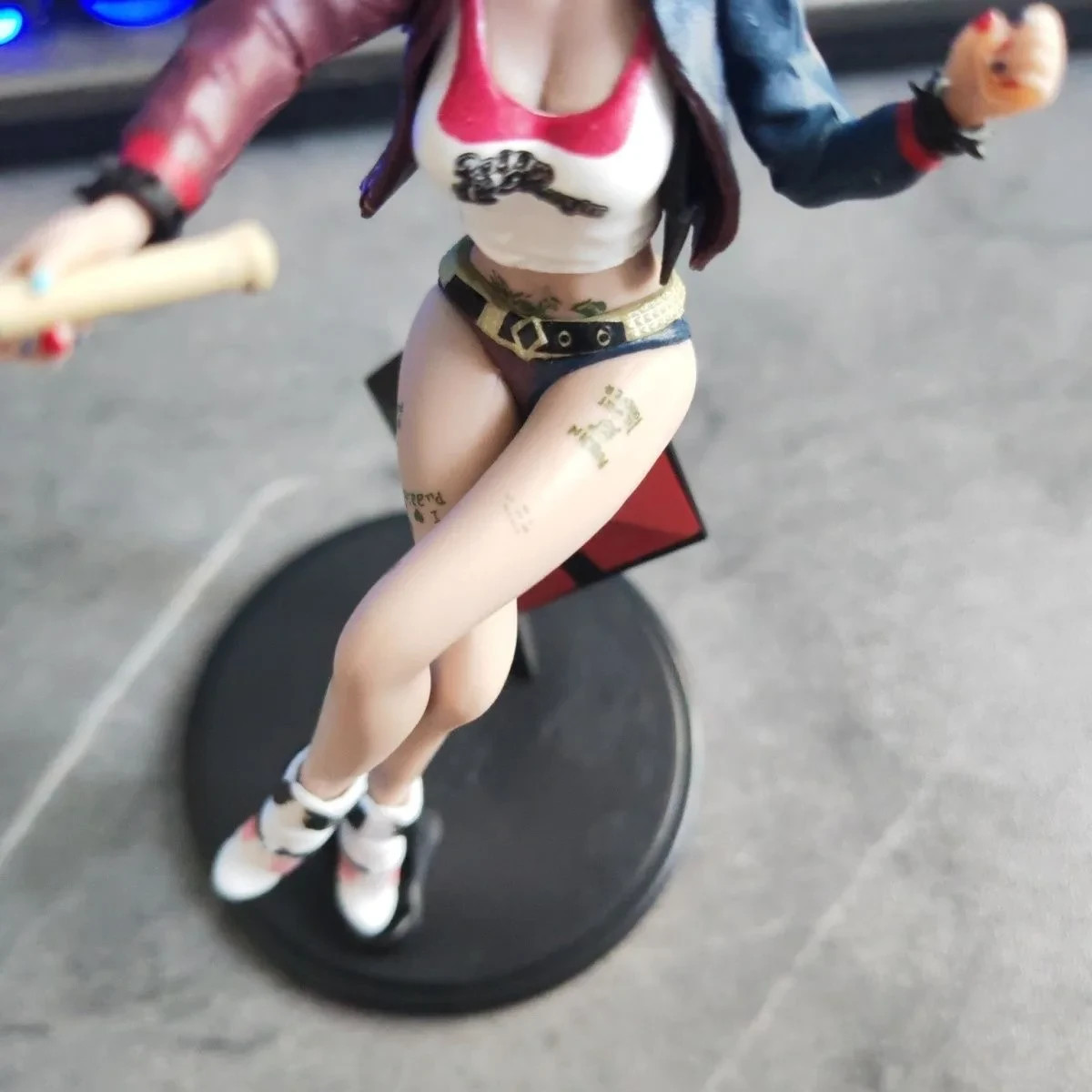 Harley Quinn Suicide Squad Figure DC Comics Baseball Bat Sitting Replica Toy