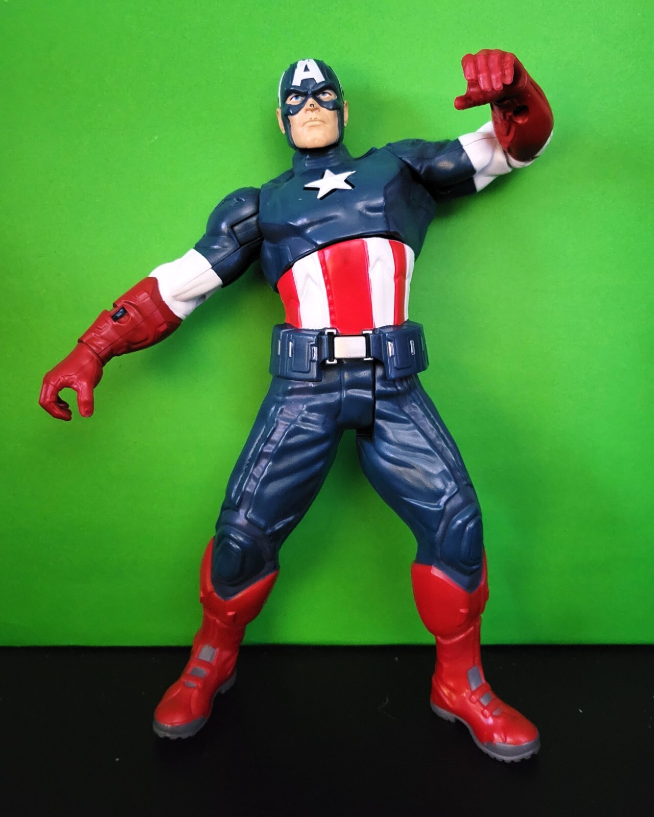 Marvel Avengers Captain America 10″ Talking Electronic Action Figure