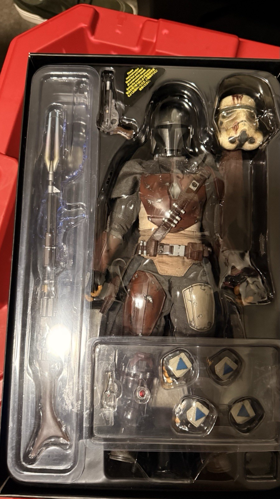 Hot Toys Star Wars: The Mandalorian – The Mandalorian 1/6th Figure TMS007