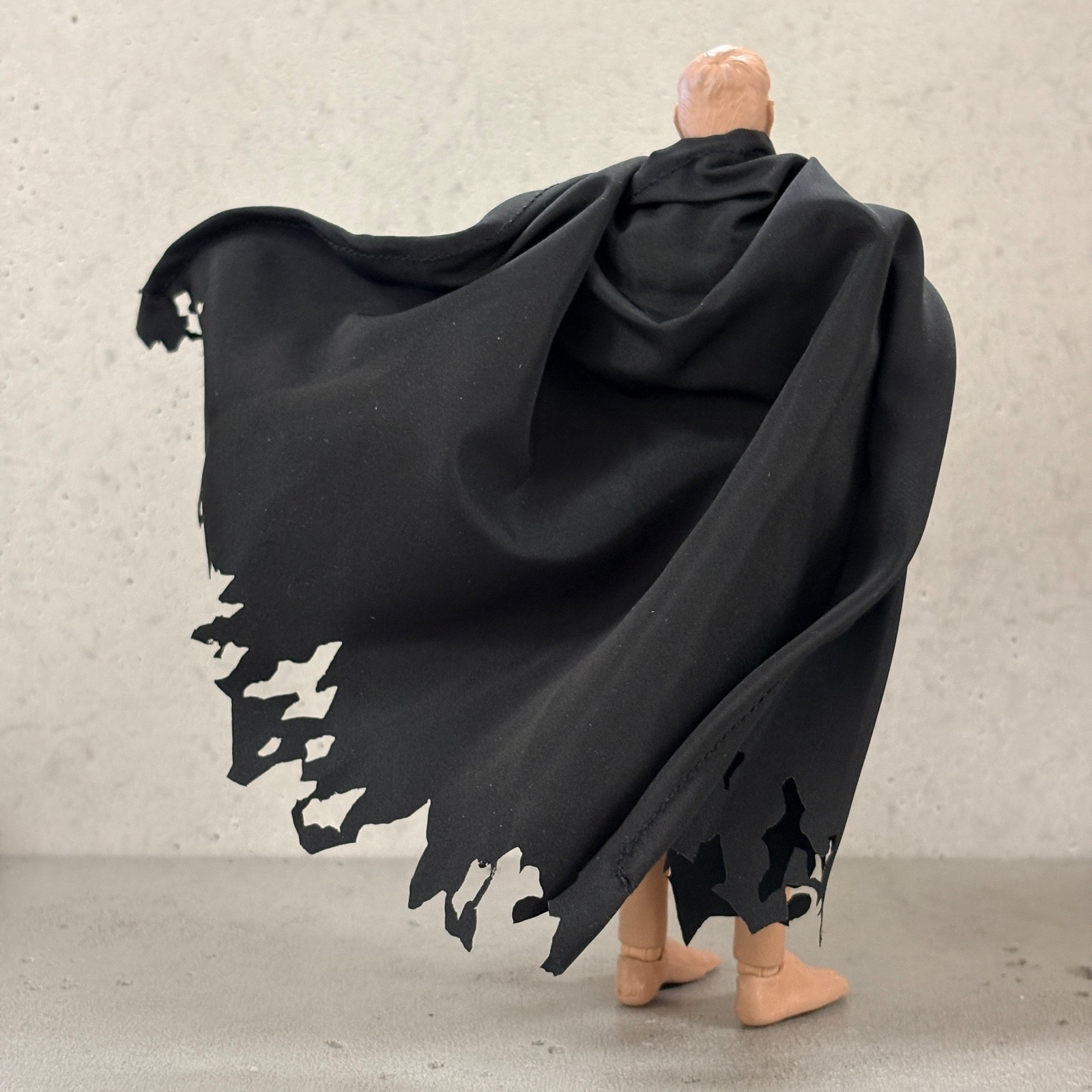 SU-C-EZ-BLK: 1/12 wired battle damaged black cape for 6″ action figure