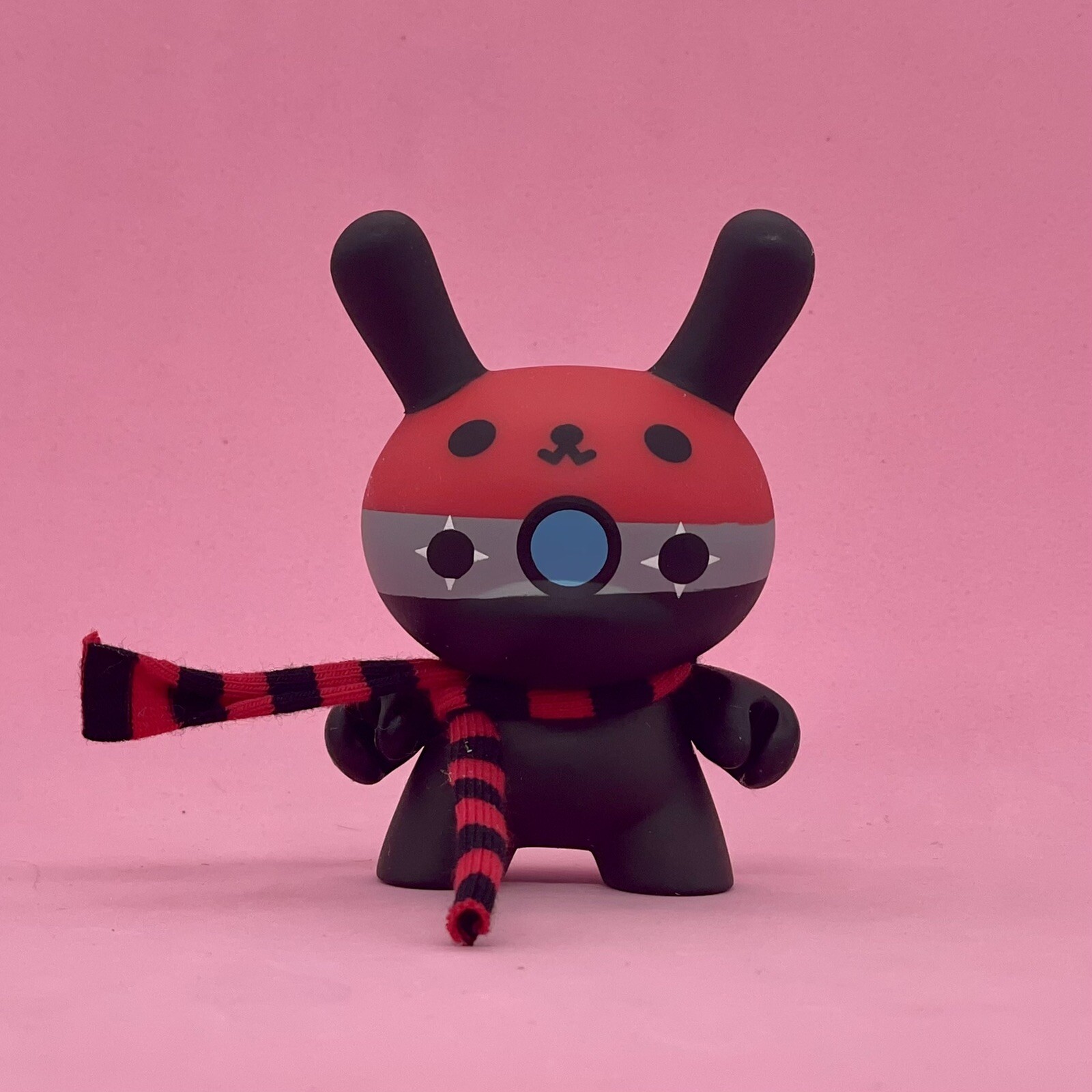 Kidrobot 3″ Vinyl Figure Dunny Series 5 2008 Devil Robots Pierrot Secret Chase