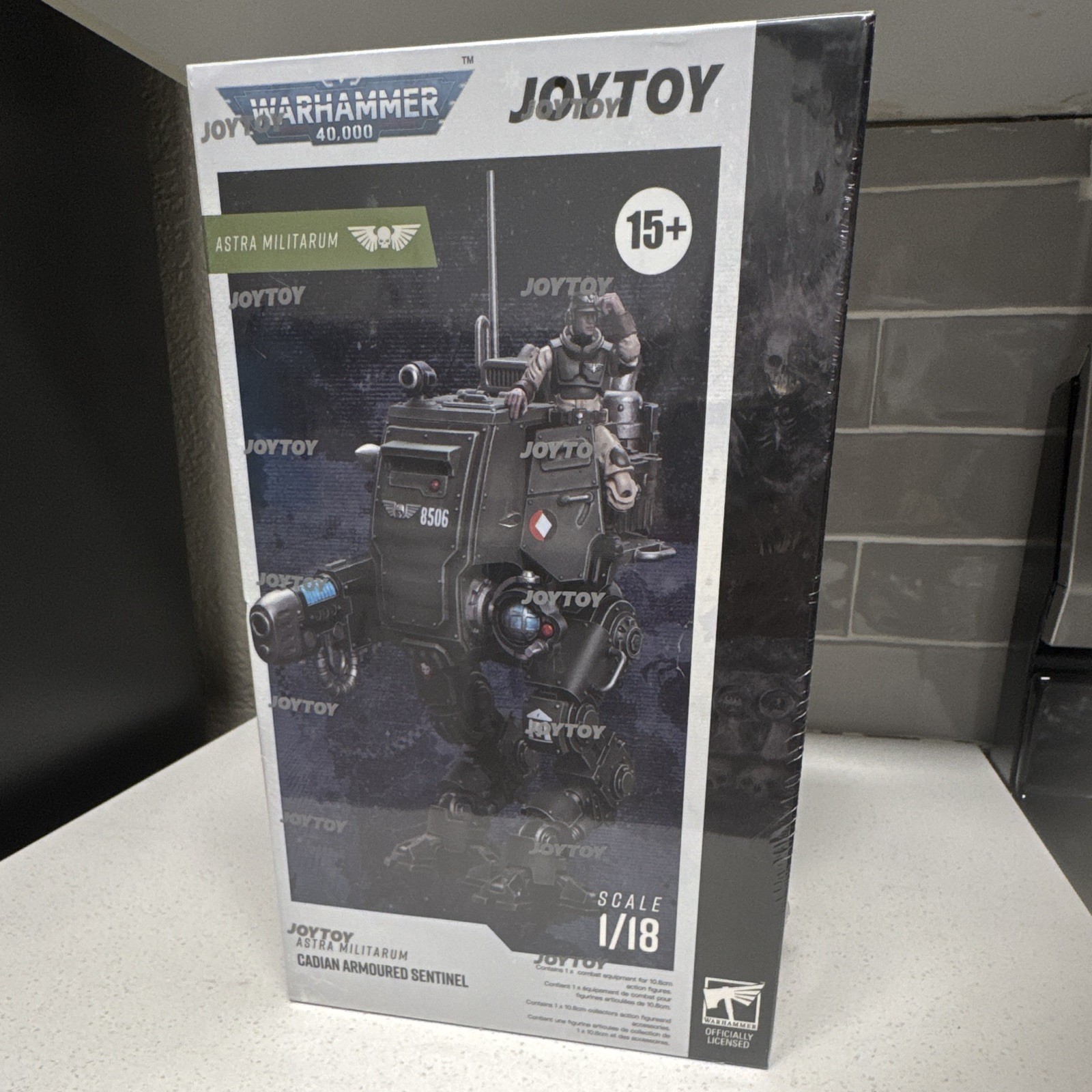JoyToy Warhammer 40,000 Astra Militarum Cadian Armoured Sentinel 1:18