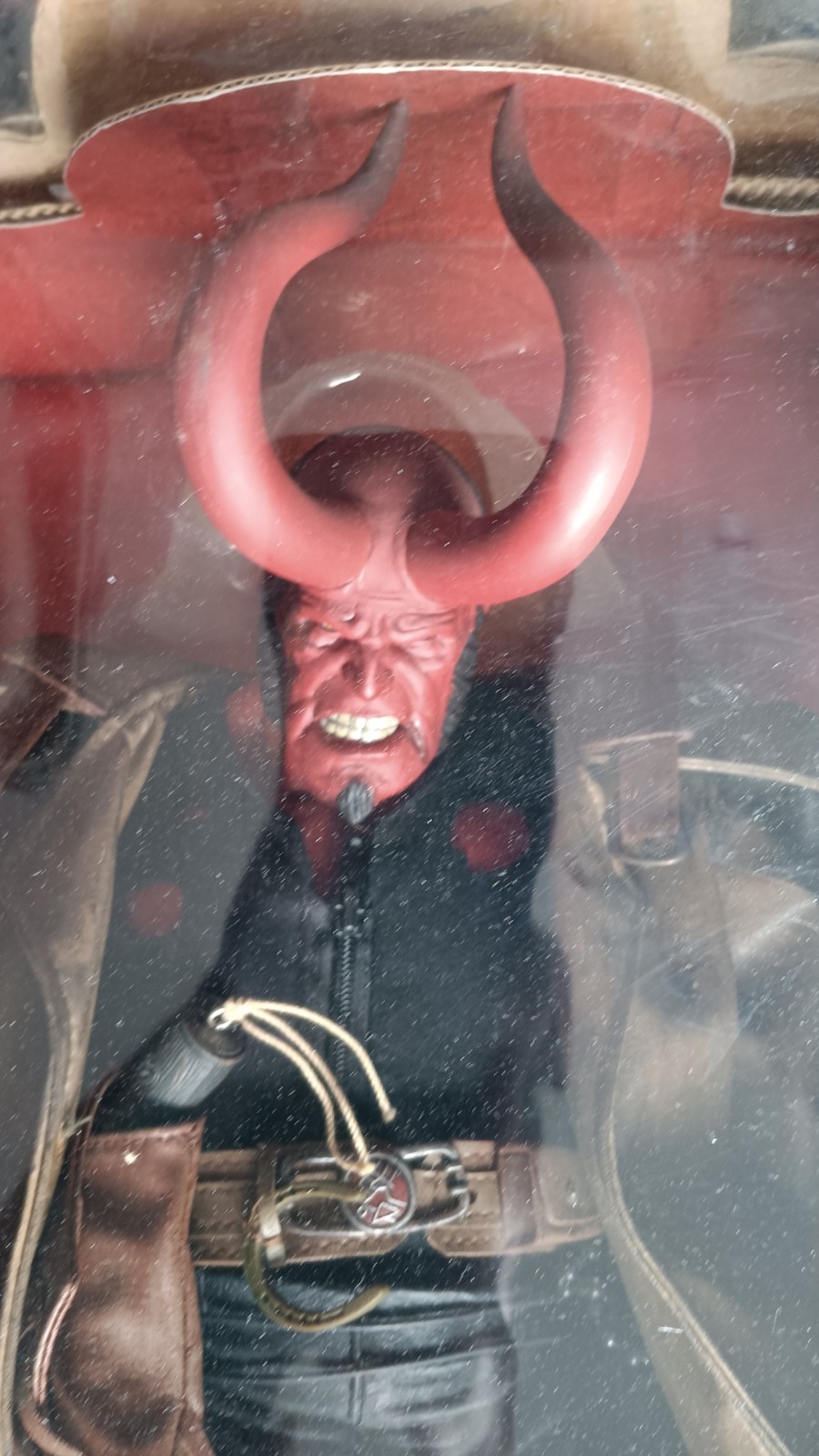 Battle Damaged Hellboy 18”Tower Records Mezco Horned Very Rare Box In Bad Shape