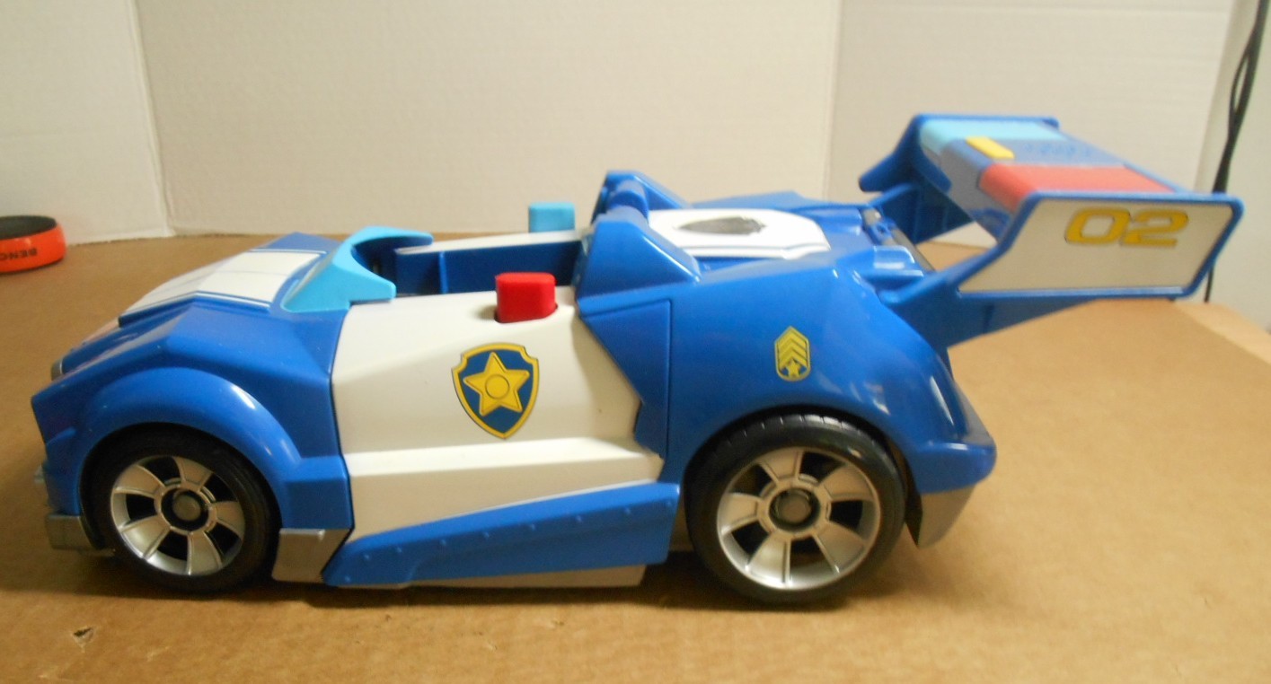 PAW Patrol Chase’s 2-in-1 Transforming Movie City Cruiser