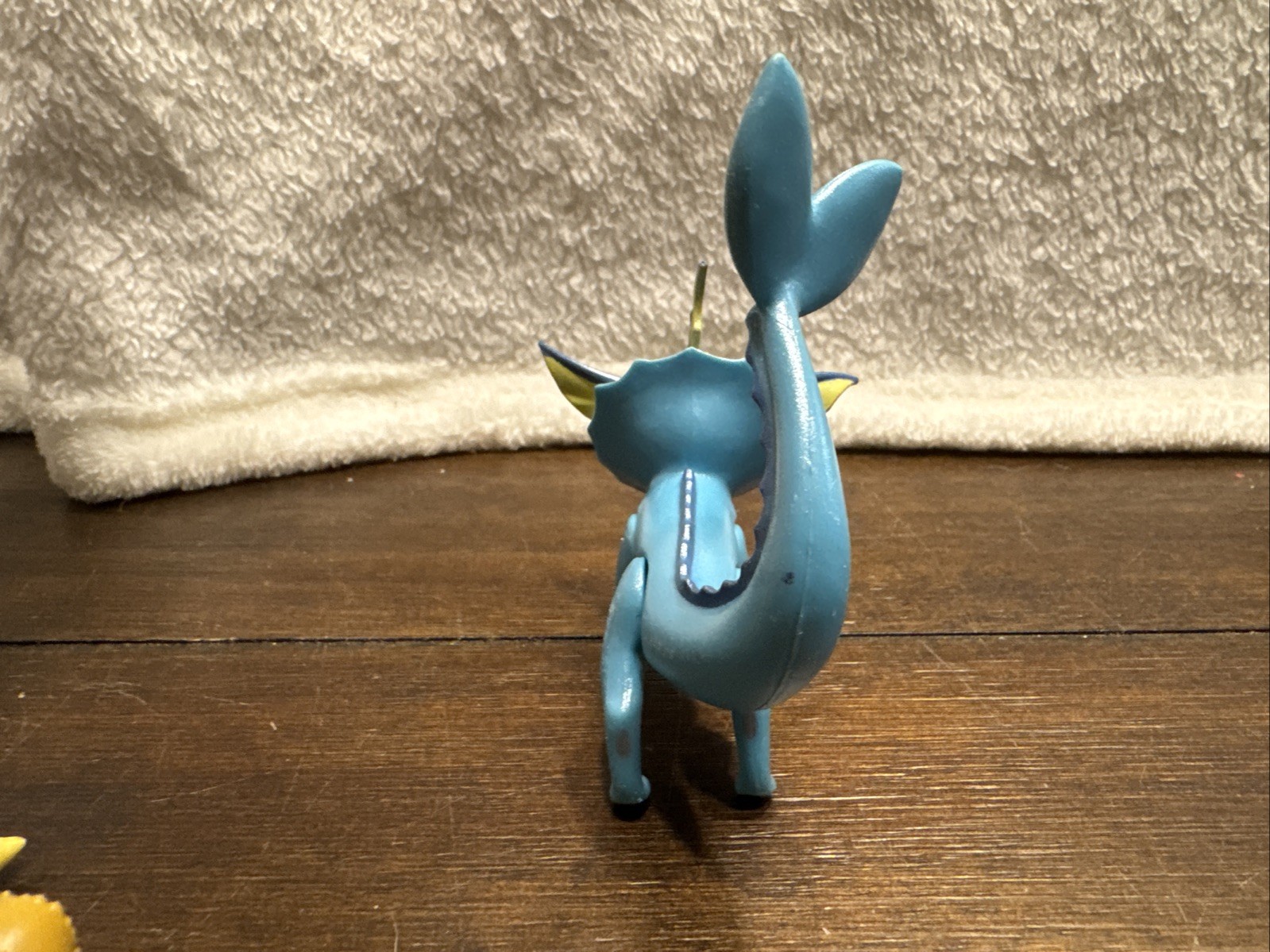 Vaporeon And Eevee Pokémon action figure
