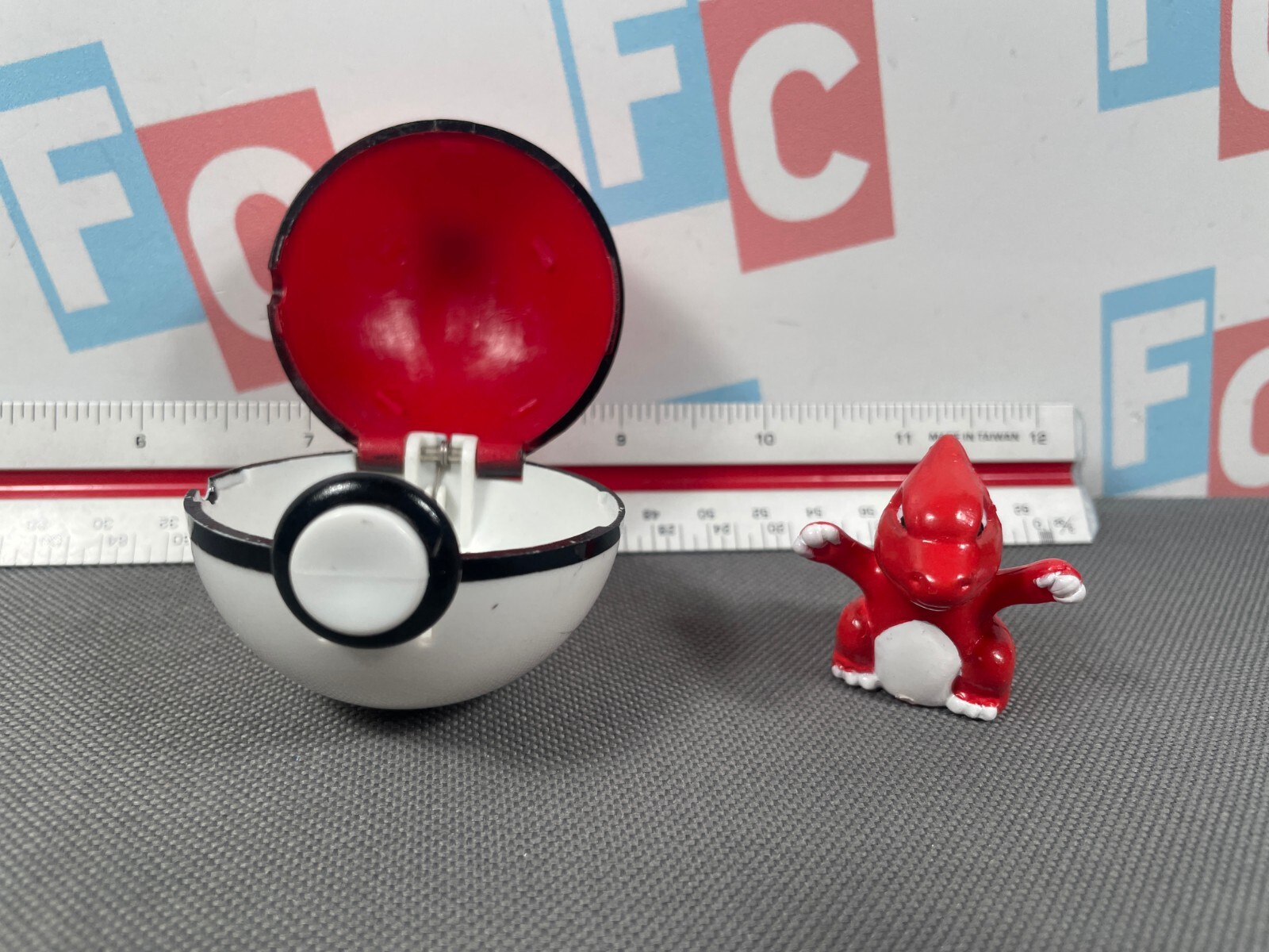 1999 Pokemon Basic Fun Charmeleon Figure & Pokeball Retro Vintage