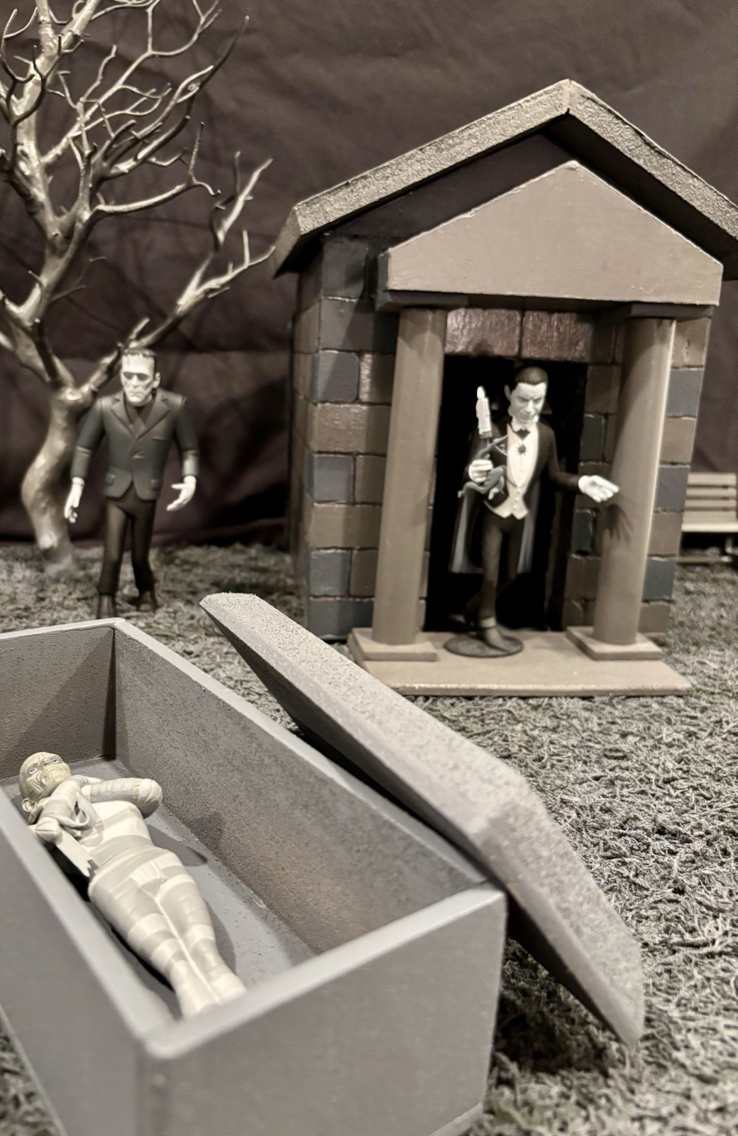 Universal Monsters Toony Terrors Silver Screen (4) w/ Custom Graveyard Diorama.