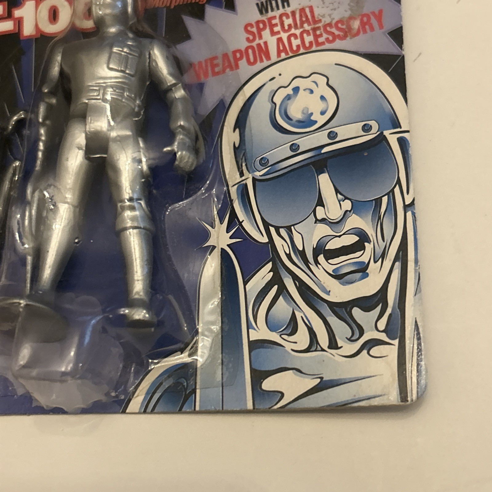 1995 Toy Island Terminator 2 T-1000 Action Figure SEALED. Card is bent