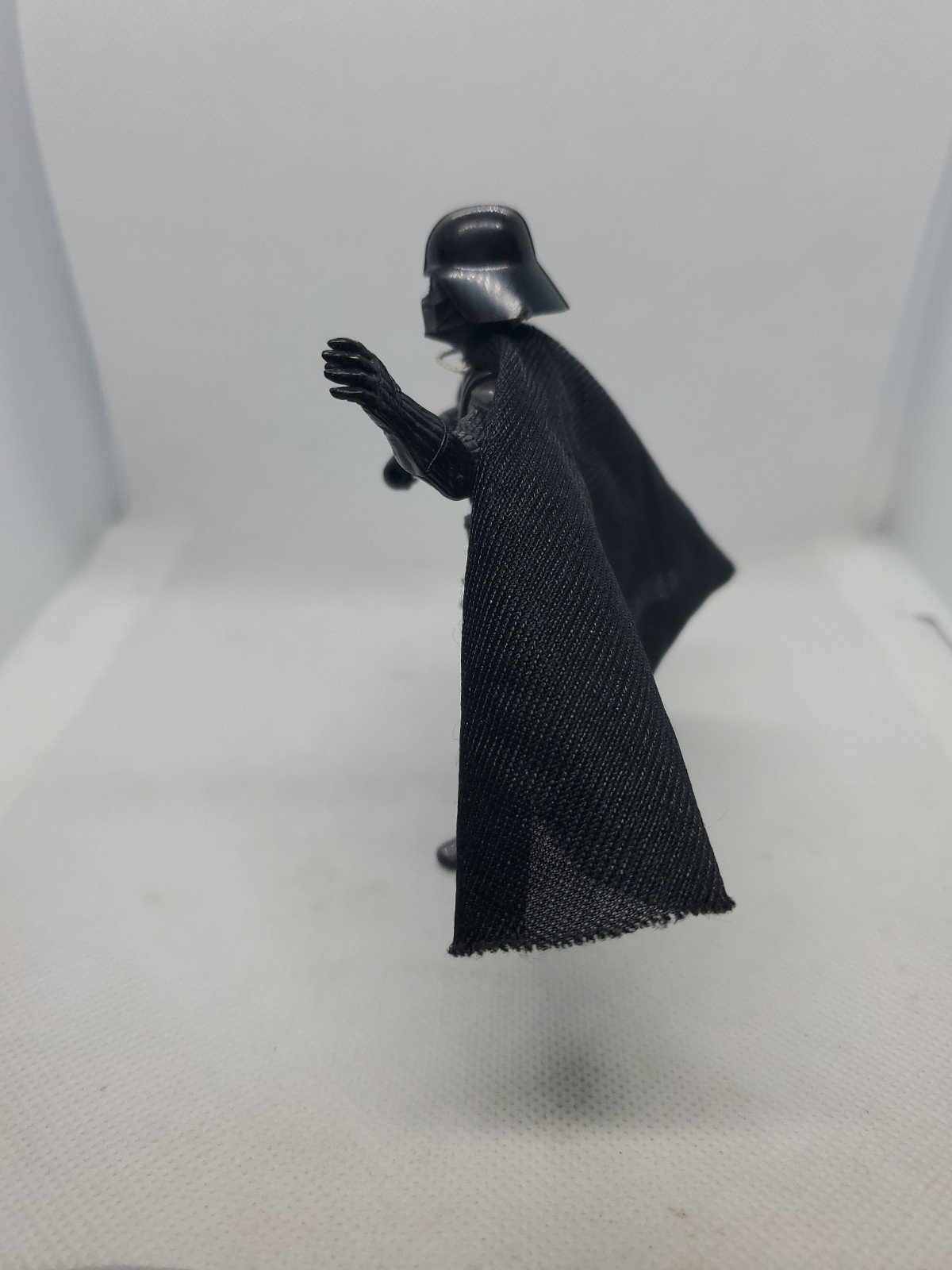 Hasbro Darth Vader 4 Inch Action Figure Cloth Cape Star Wars 2004 LFL