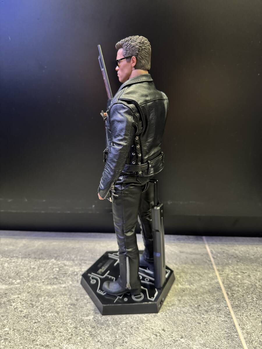 HOT TOYS MOVIE MASTERPIECE DX TERMINATOR 2 1/6 SCALE T-800 393876