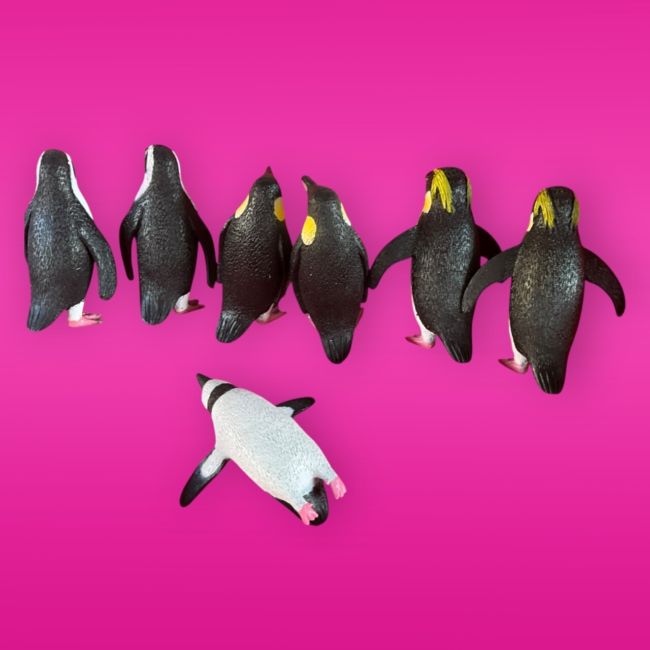 SeaWorld Penguin Figurine Set of 12 w/ Carry Case – 1 Full Set of 6 Pairs EUC