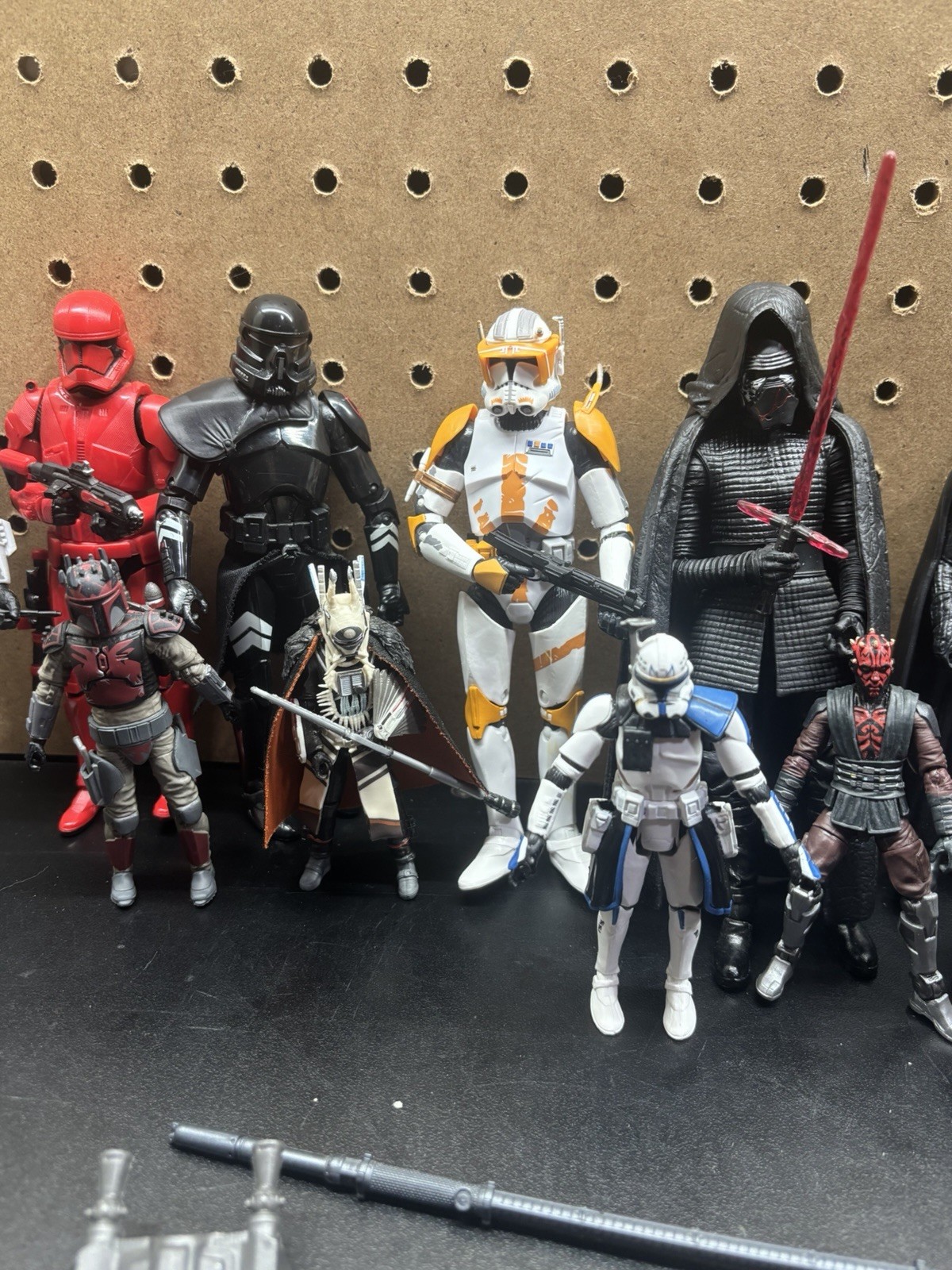 13 Star Wars figures ranging in size and origin see description for details!