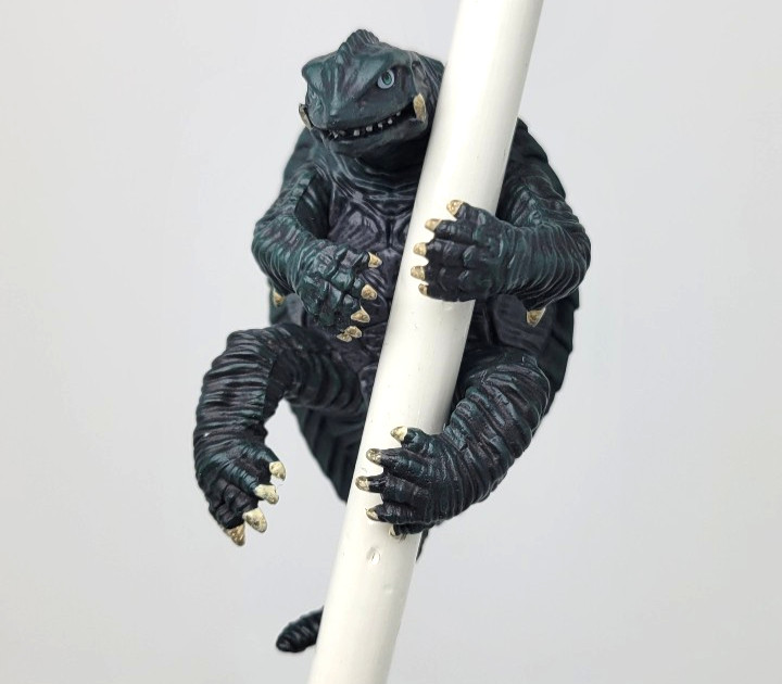 Hugging Gamera 1996 Green Version – 2″ Mini Gashapon Figure Gacha Genco