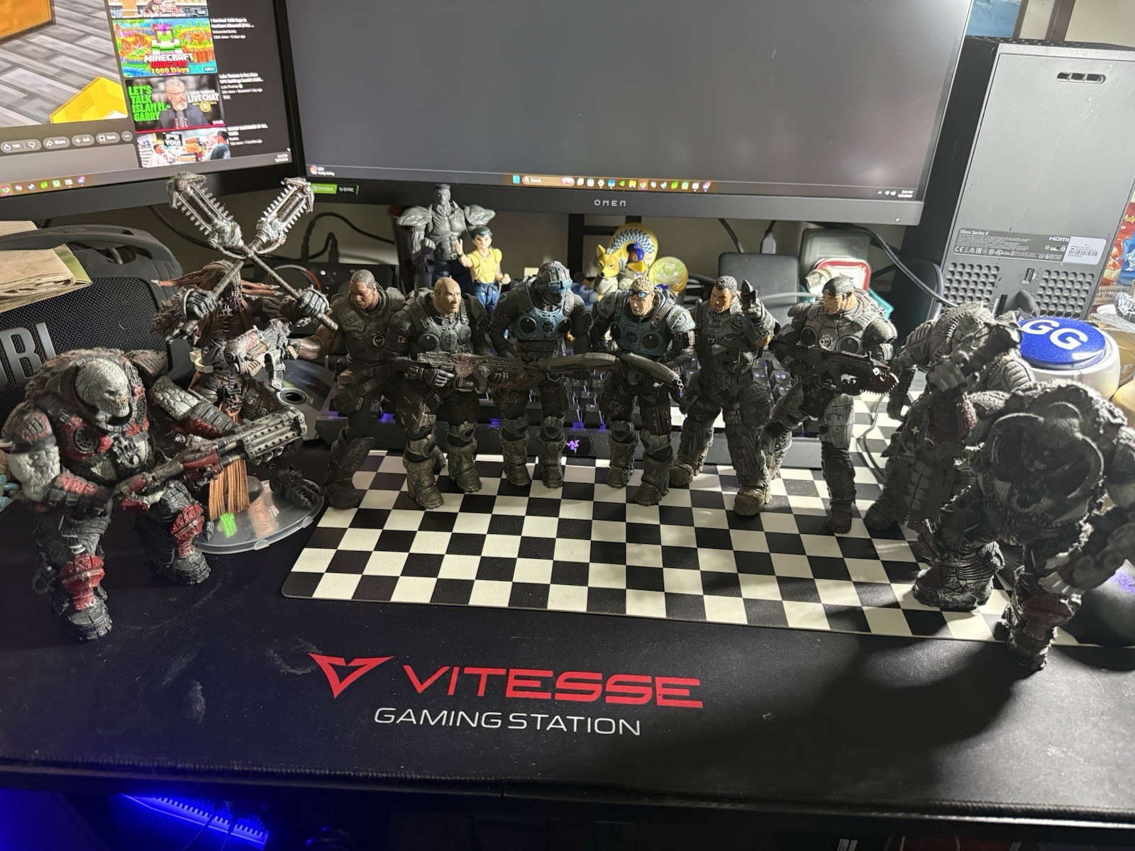 Neca Gears Of War Figure Lot Of 10 RARE With Weapons