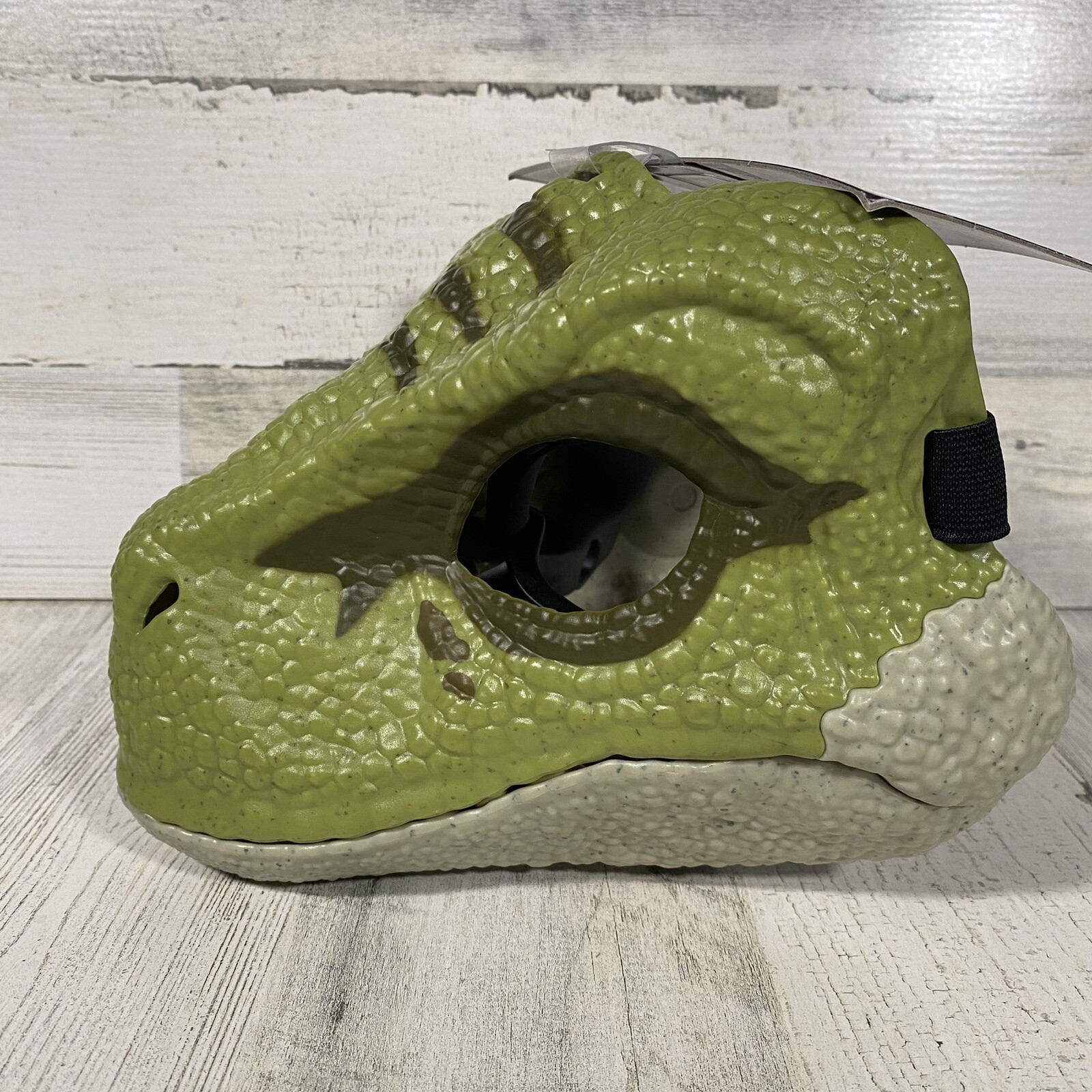 Jurassic World Camp Cretaceous Dino Escape Green Velociraptor Mask Brand New